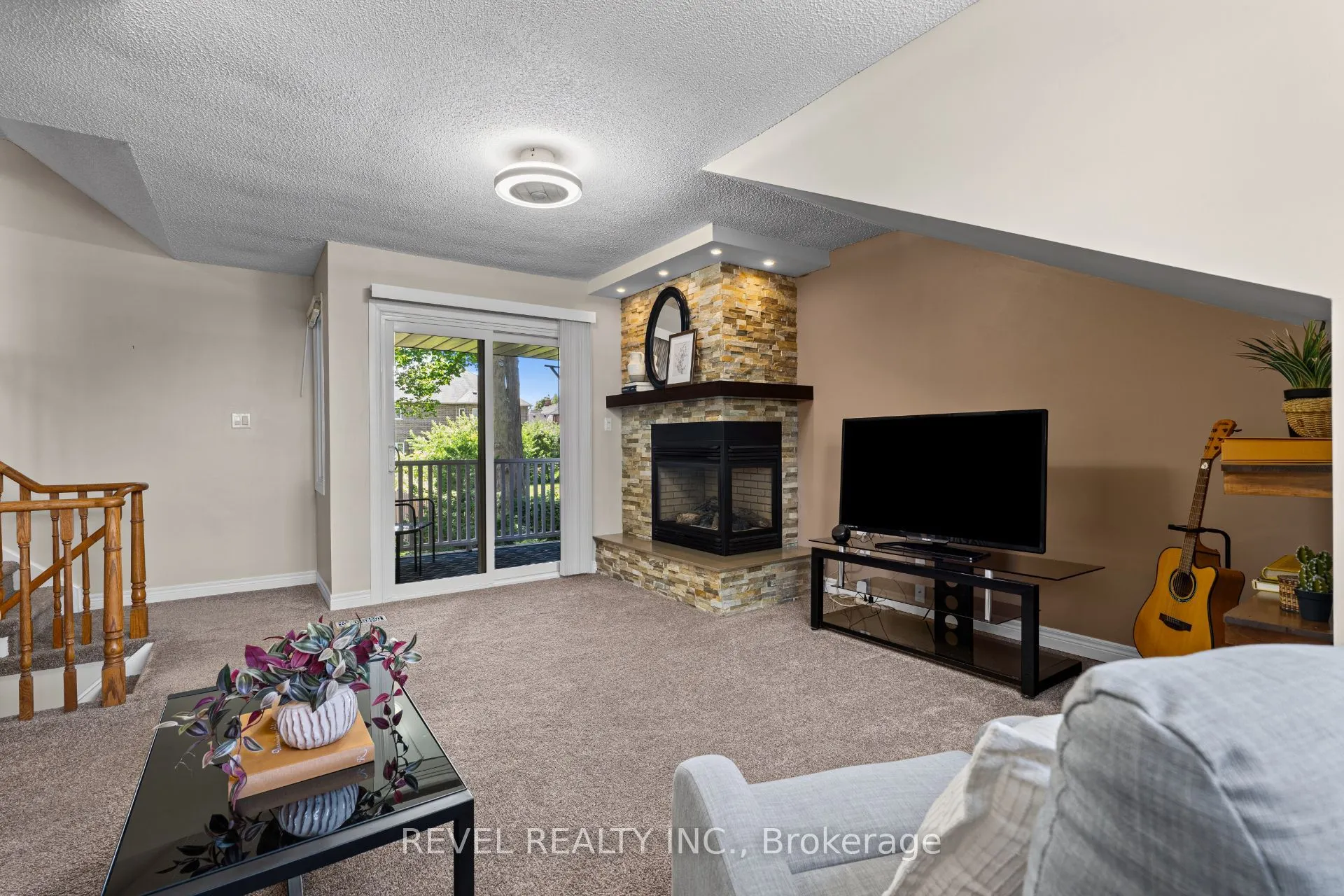 1610 Heathside Crescent