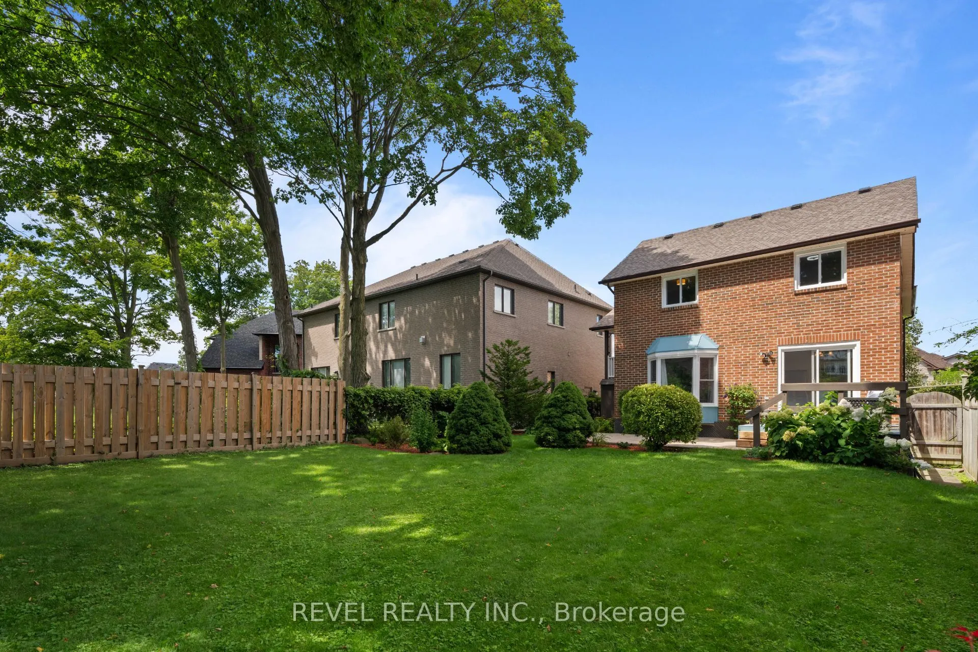 1610 Heathside Crescent