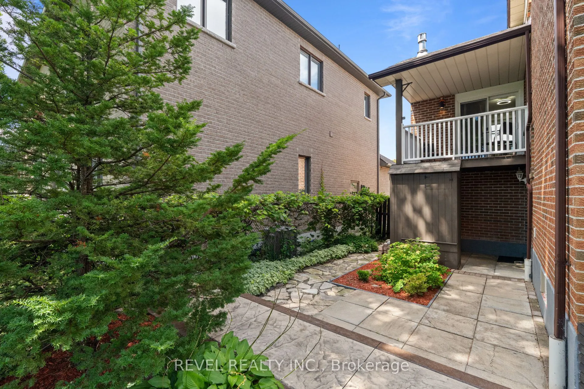 1610 Heathside Crescent