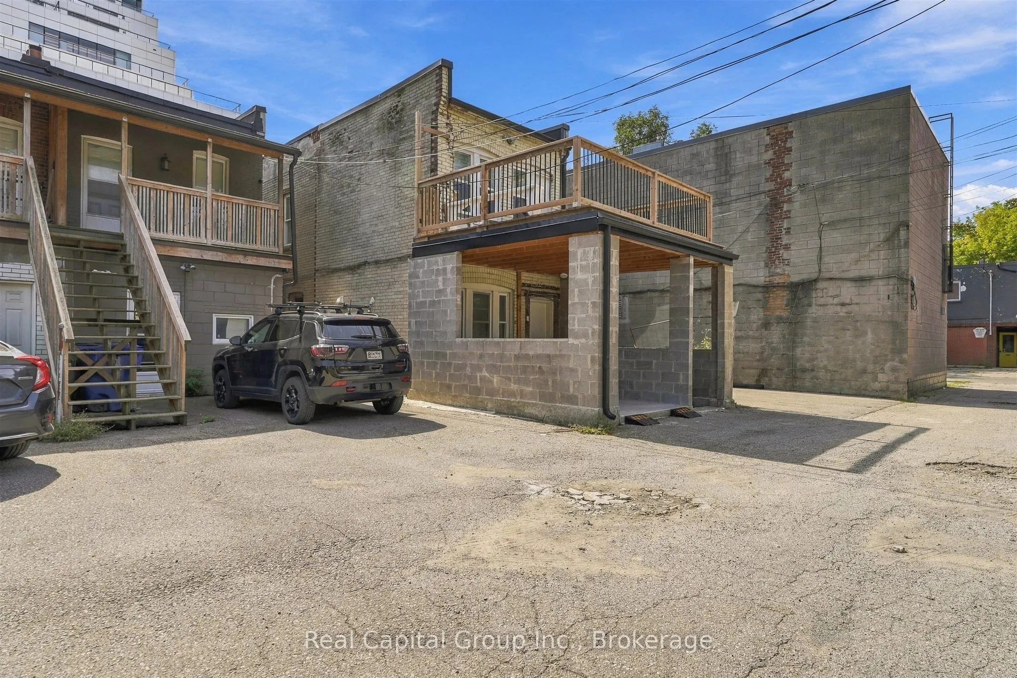 1564 Queen Street E