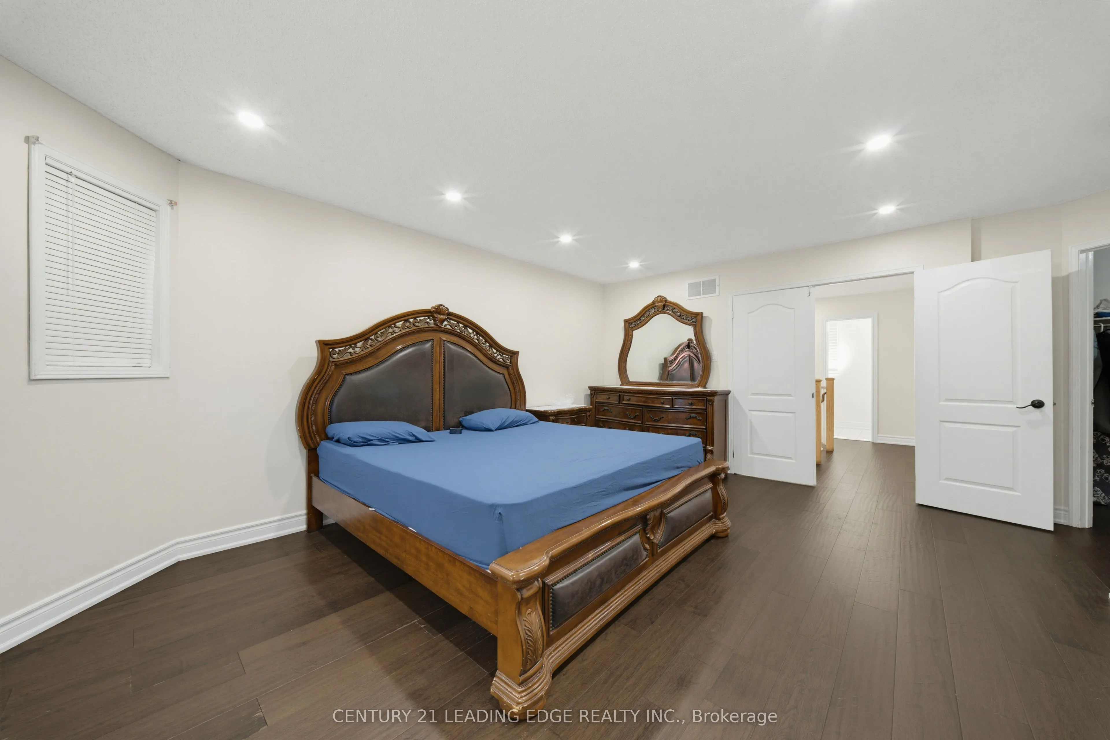 2353 Wildwood Crescent