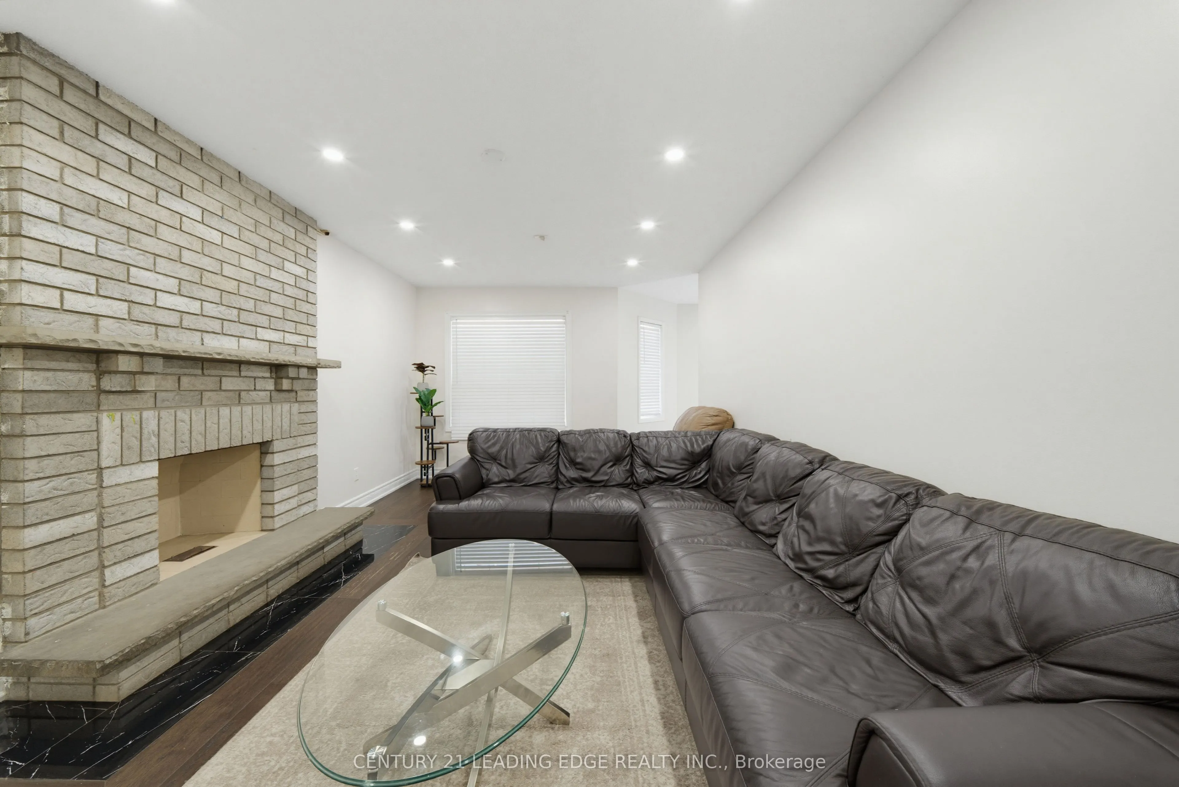 2353 Wildwood Crescent