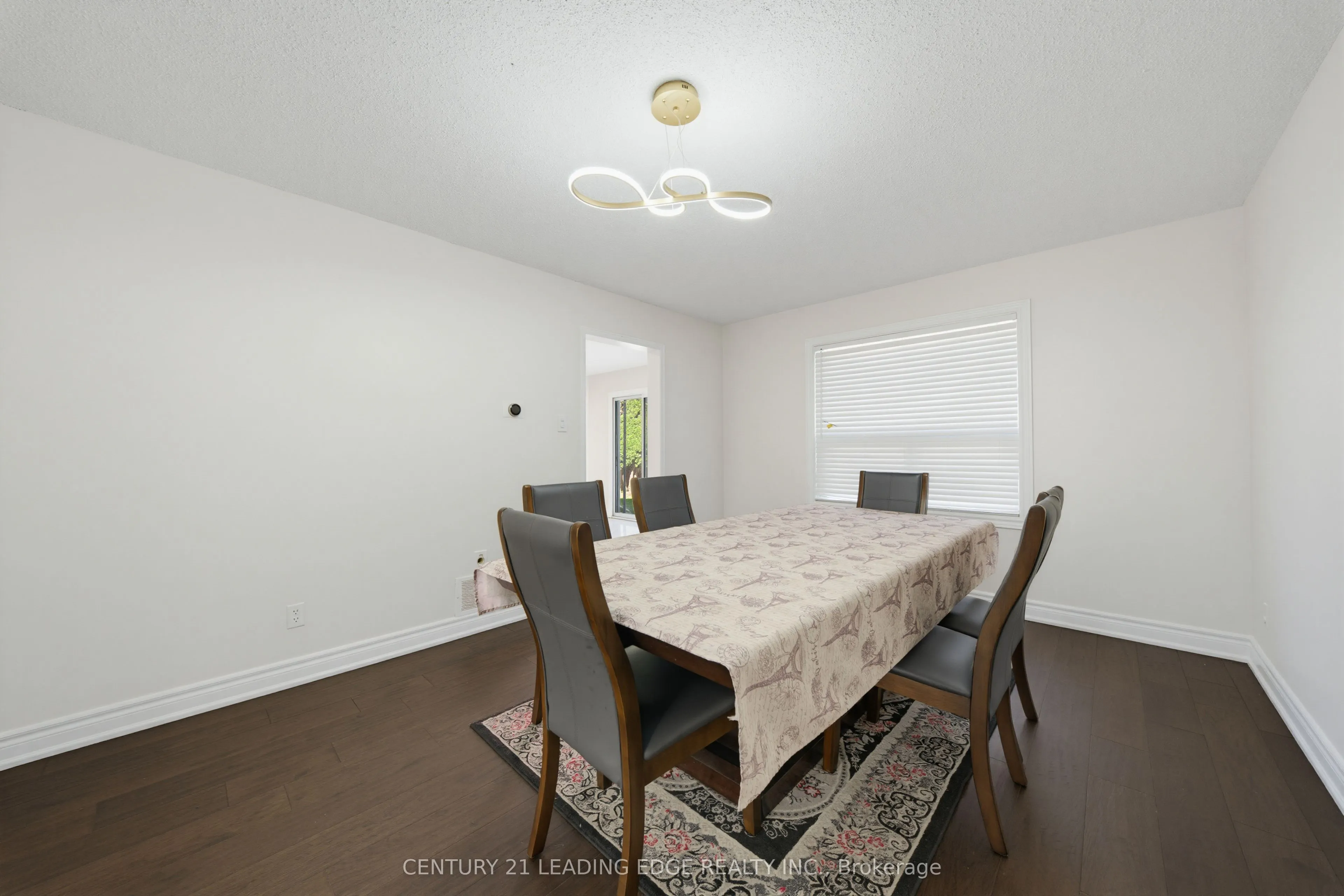 2353 Wildwood Crescent