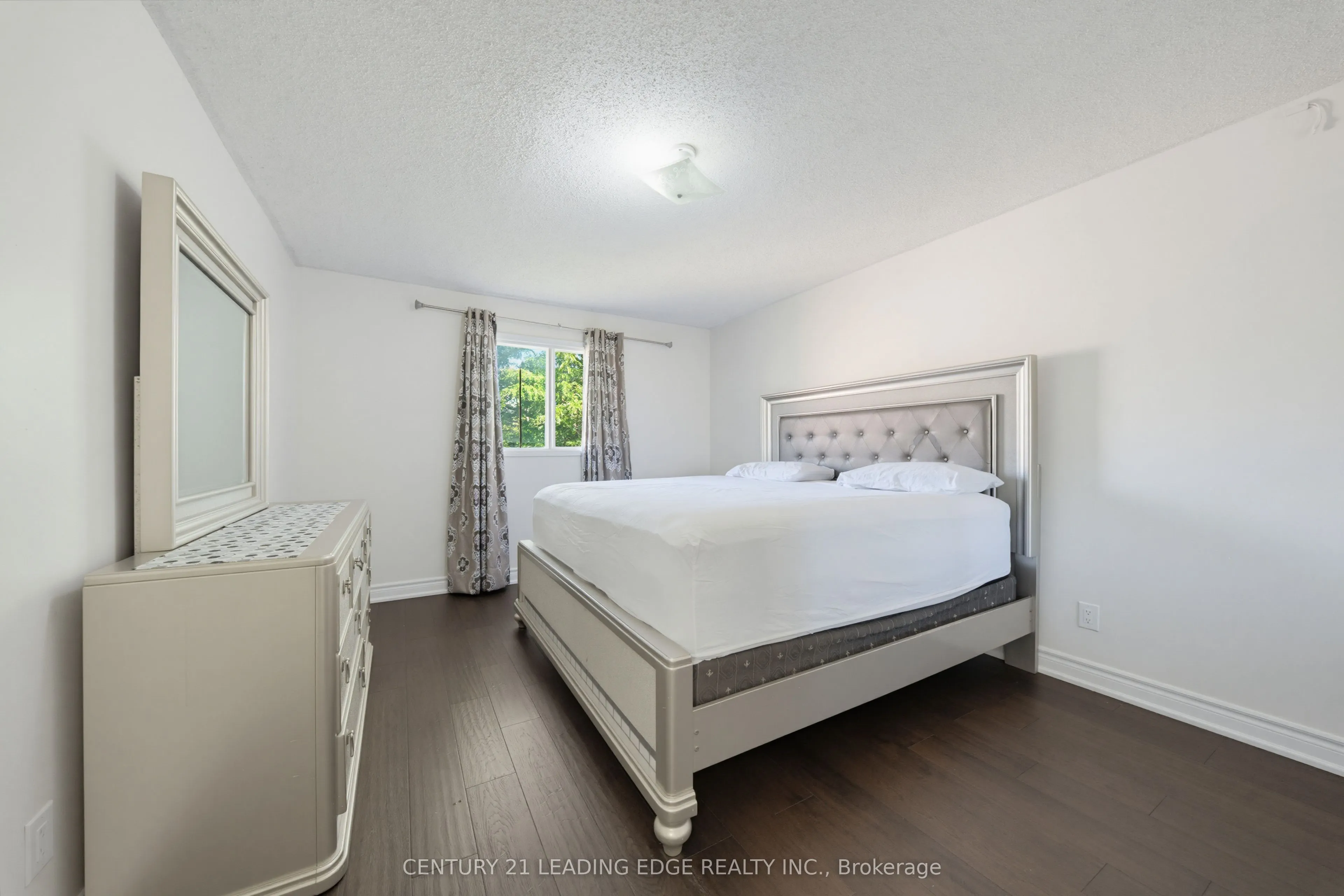 2353 Wildwood Crescent
