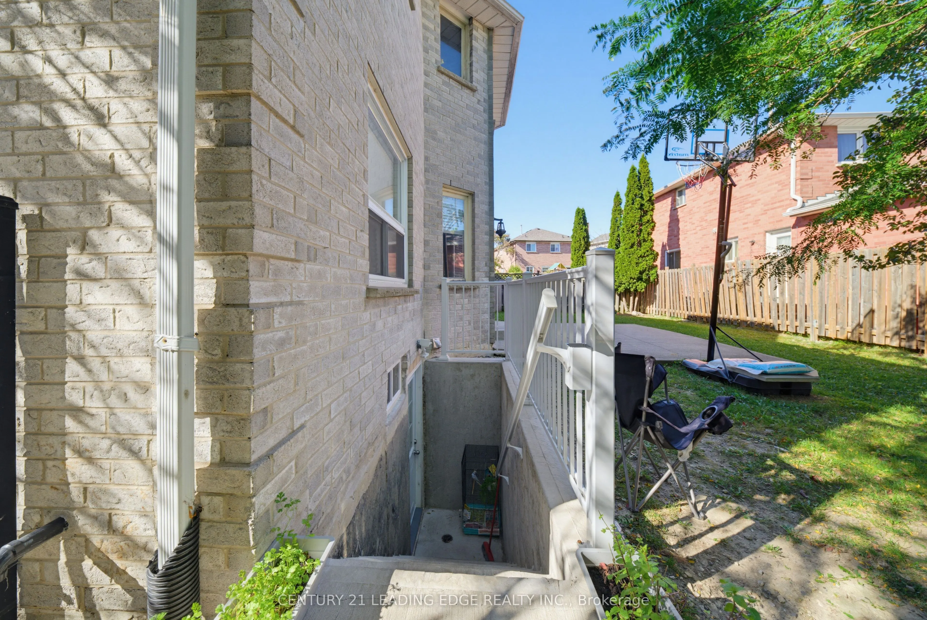 2353 Wildwood Crescent
