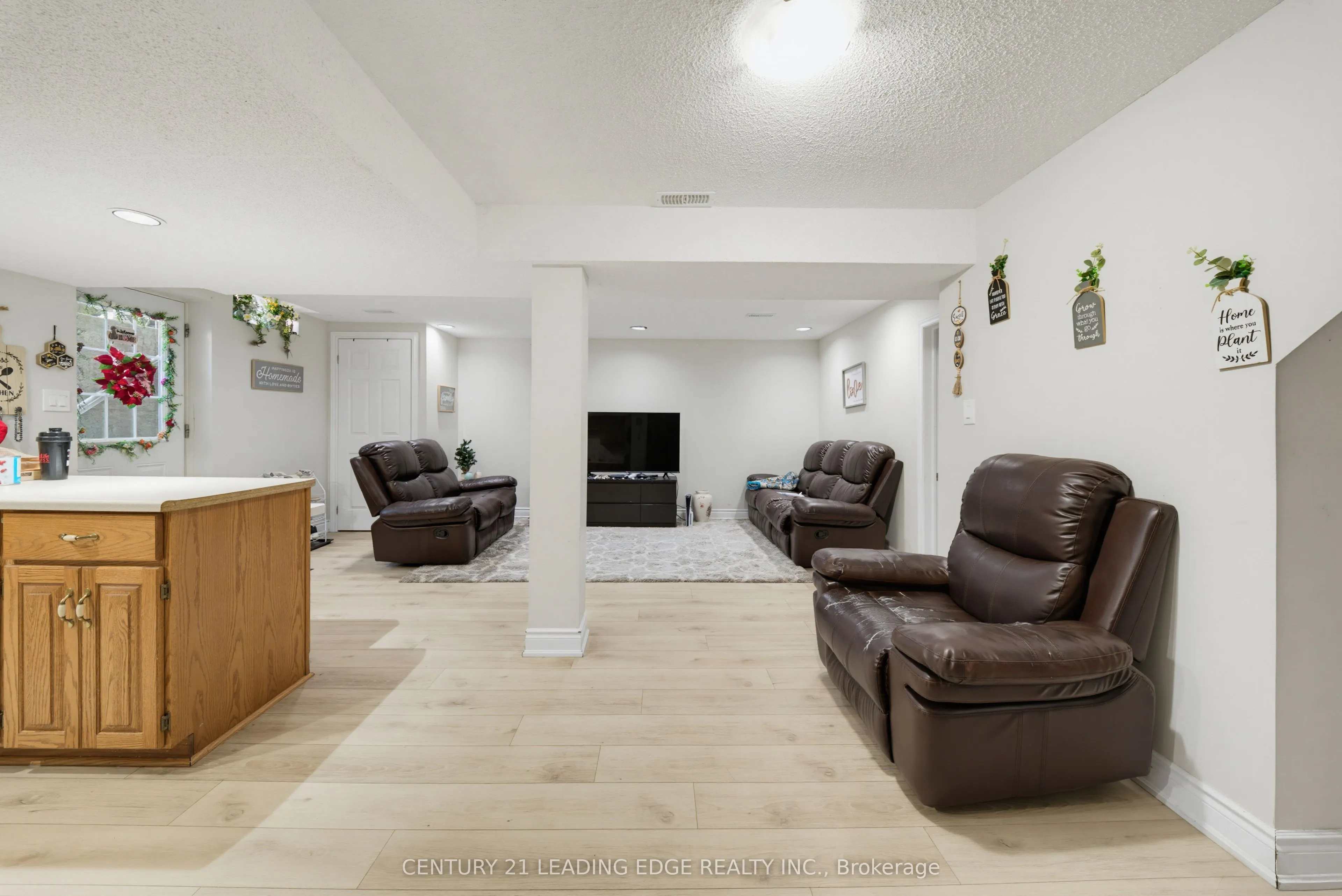 2353 Wildwood Crescent
