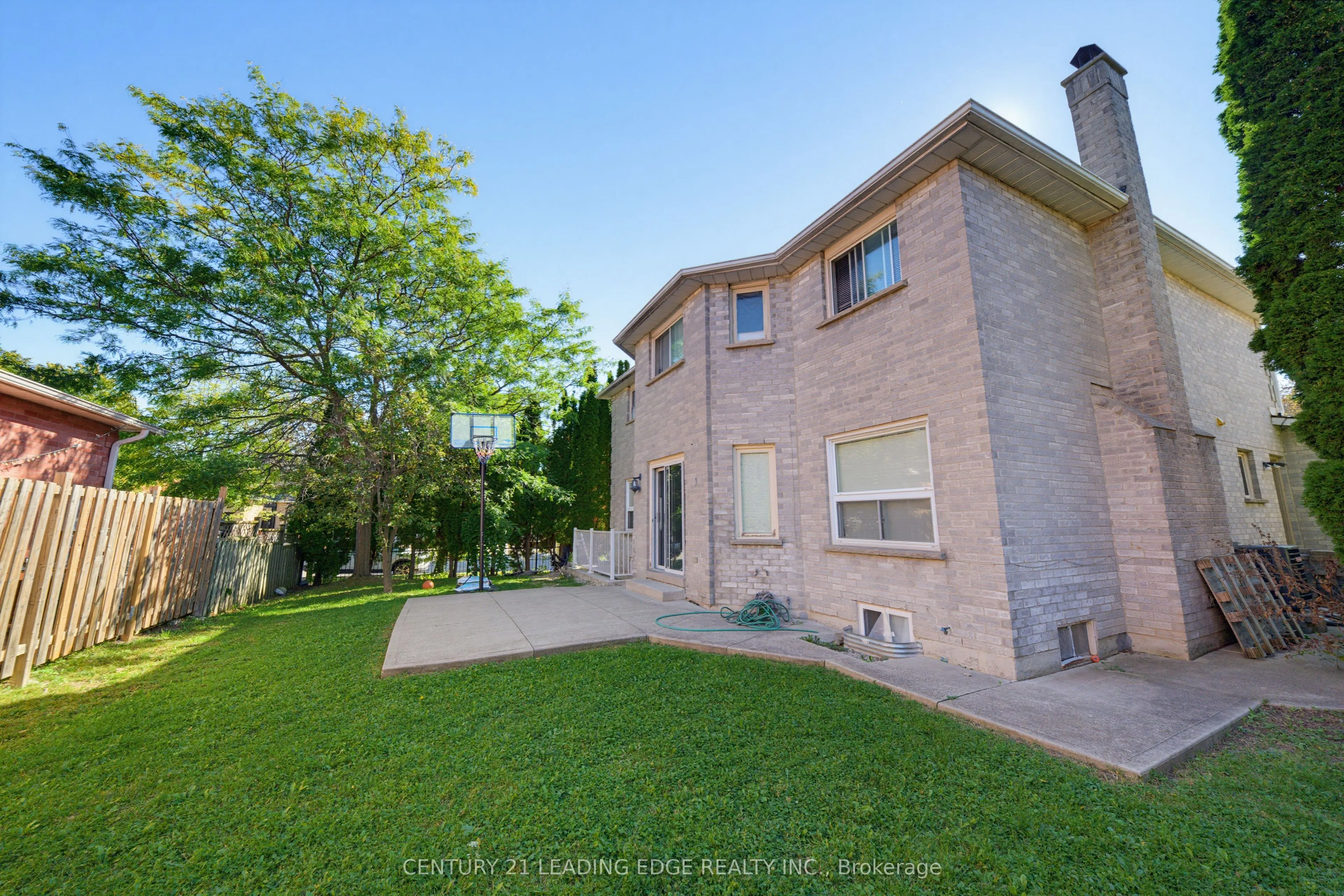 2353 Wildwood Crescent