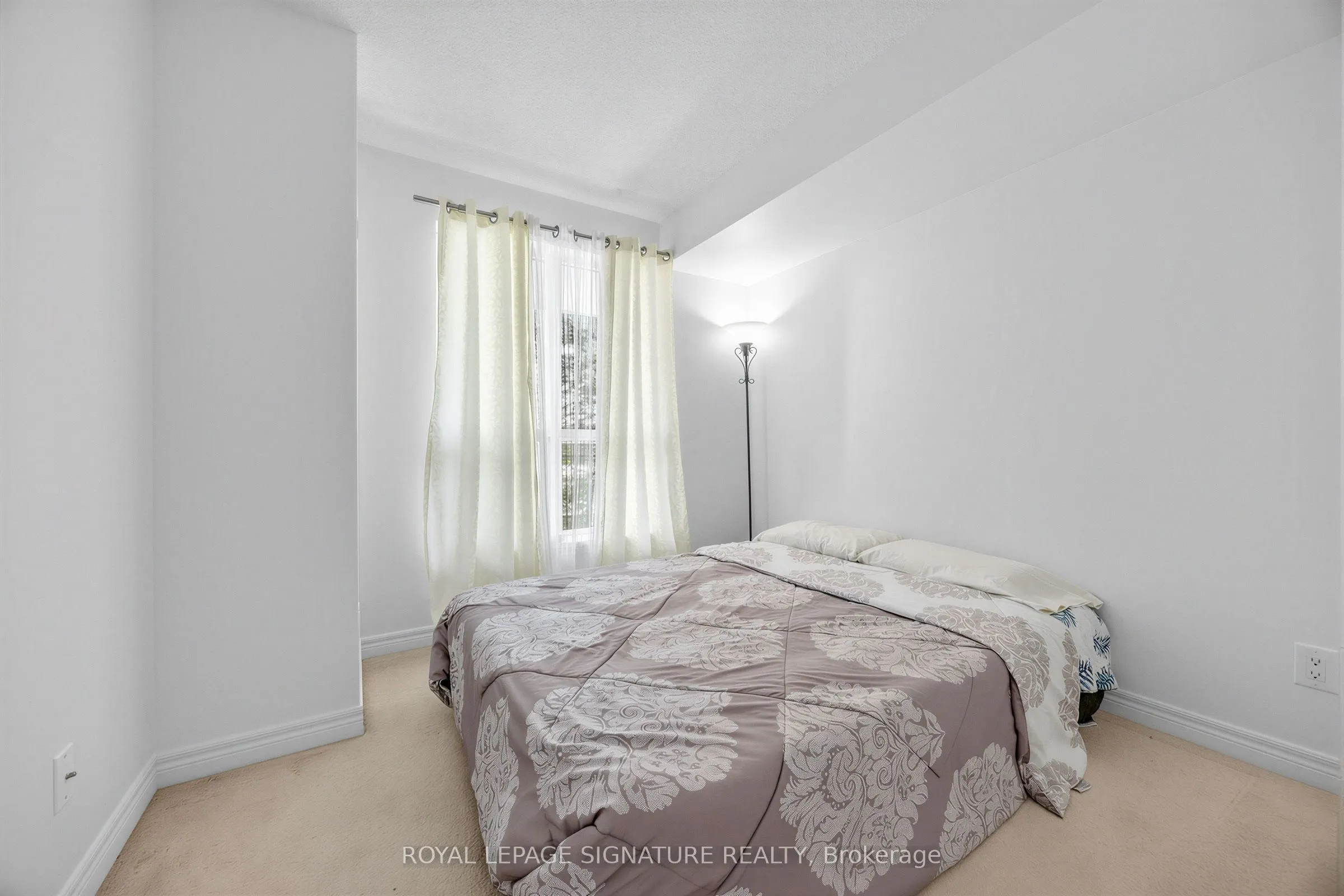 60 Fairfax Crescent #322