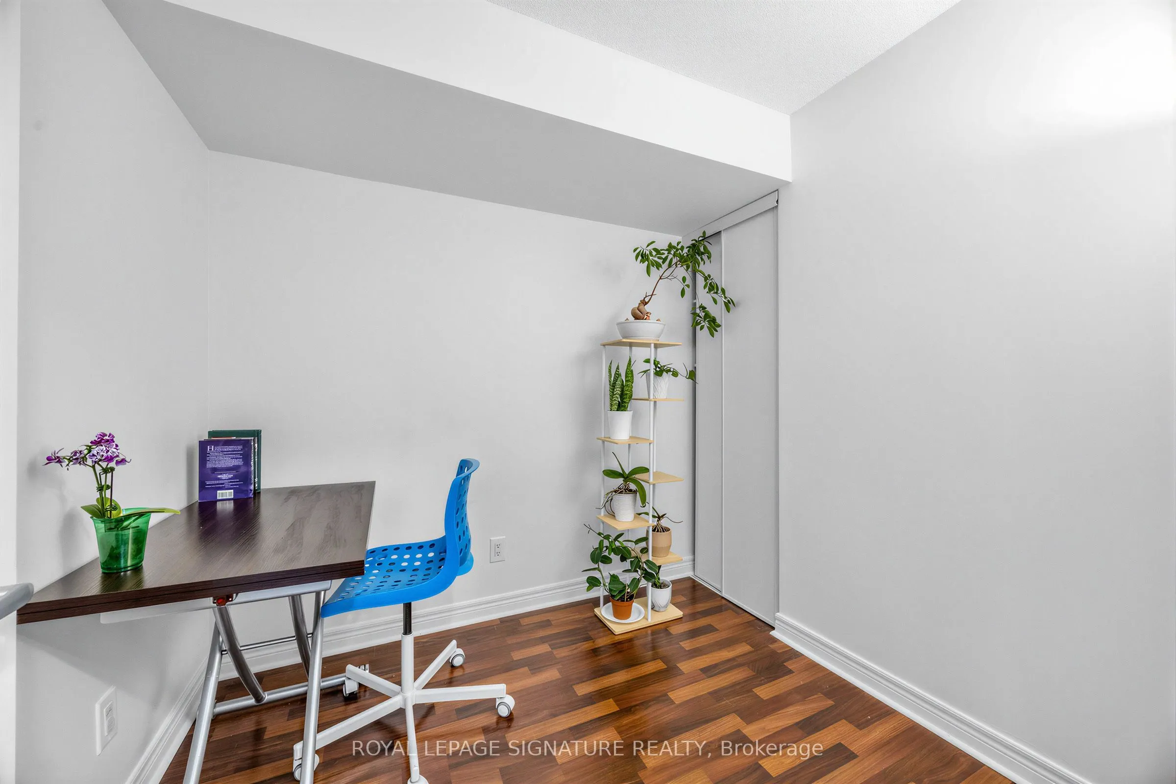 60 Fairfax Crescent #322
