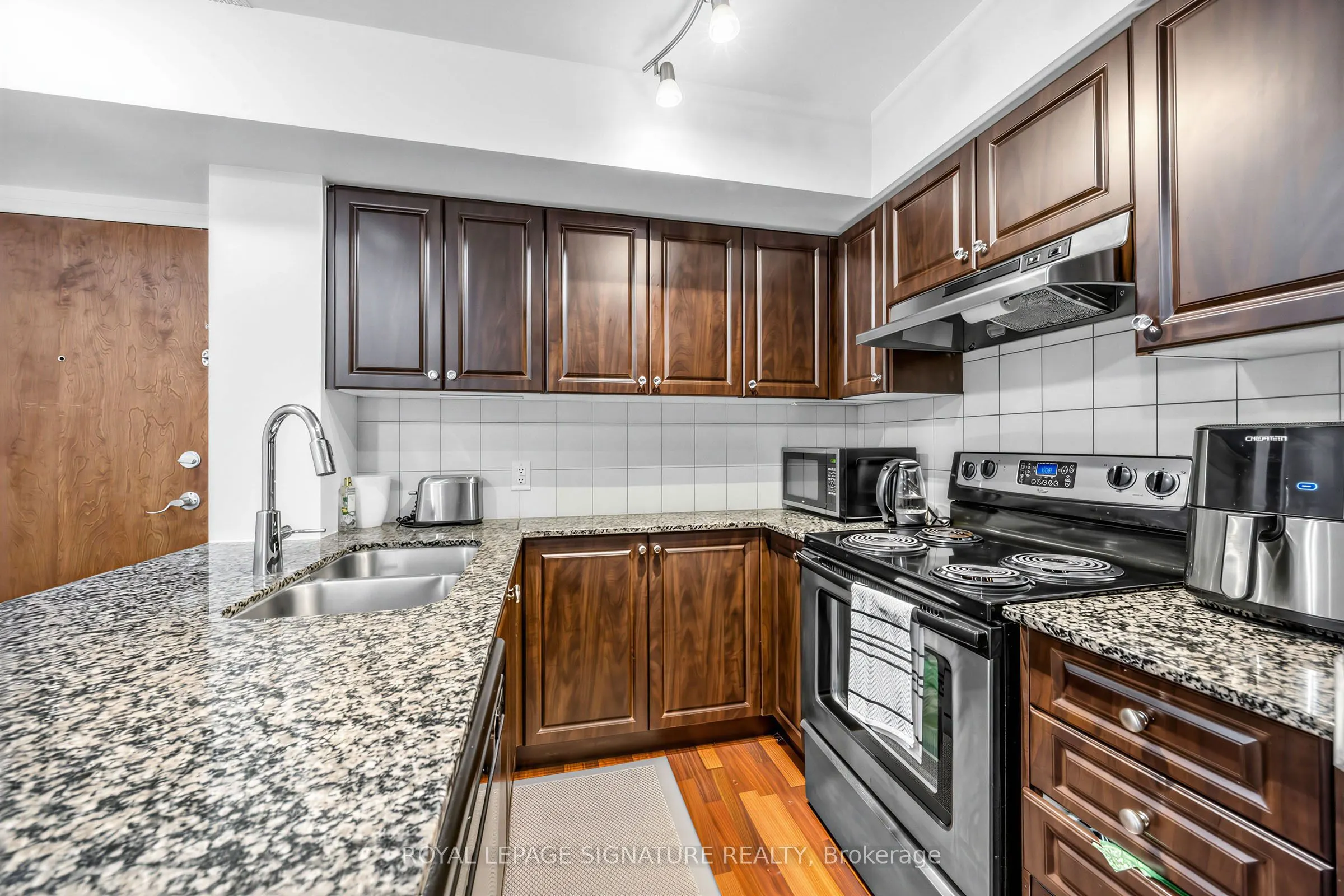 60 Fairfax Crescent #322