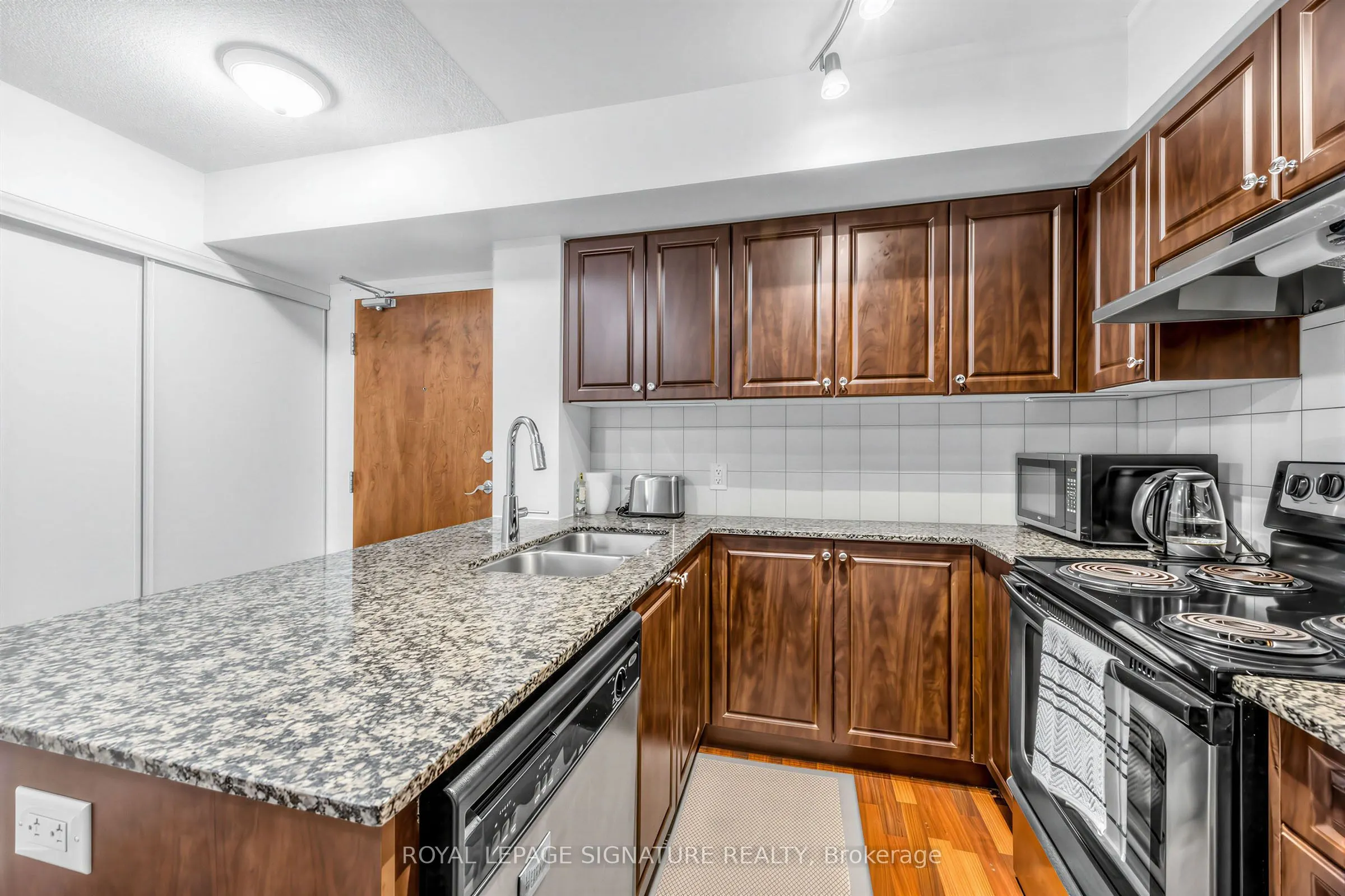 60 Fairfax Crescent #322