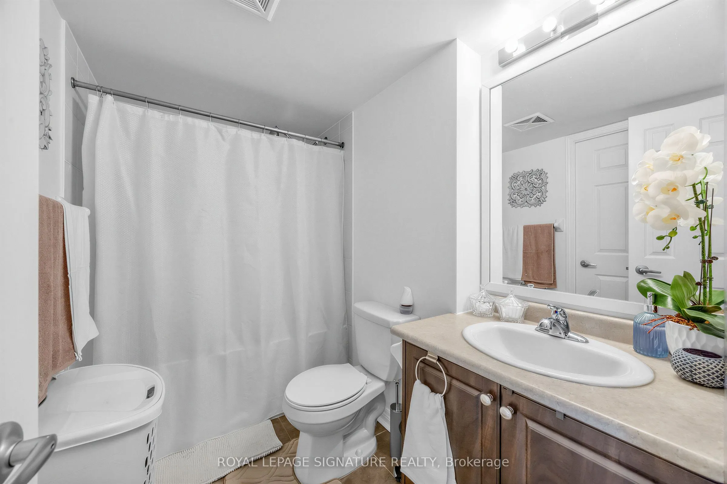 60 Fairfax Crescent #322