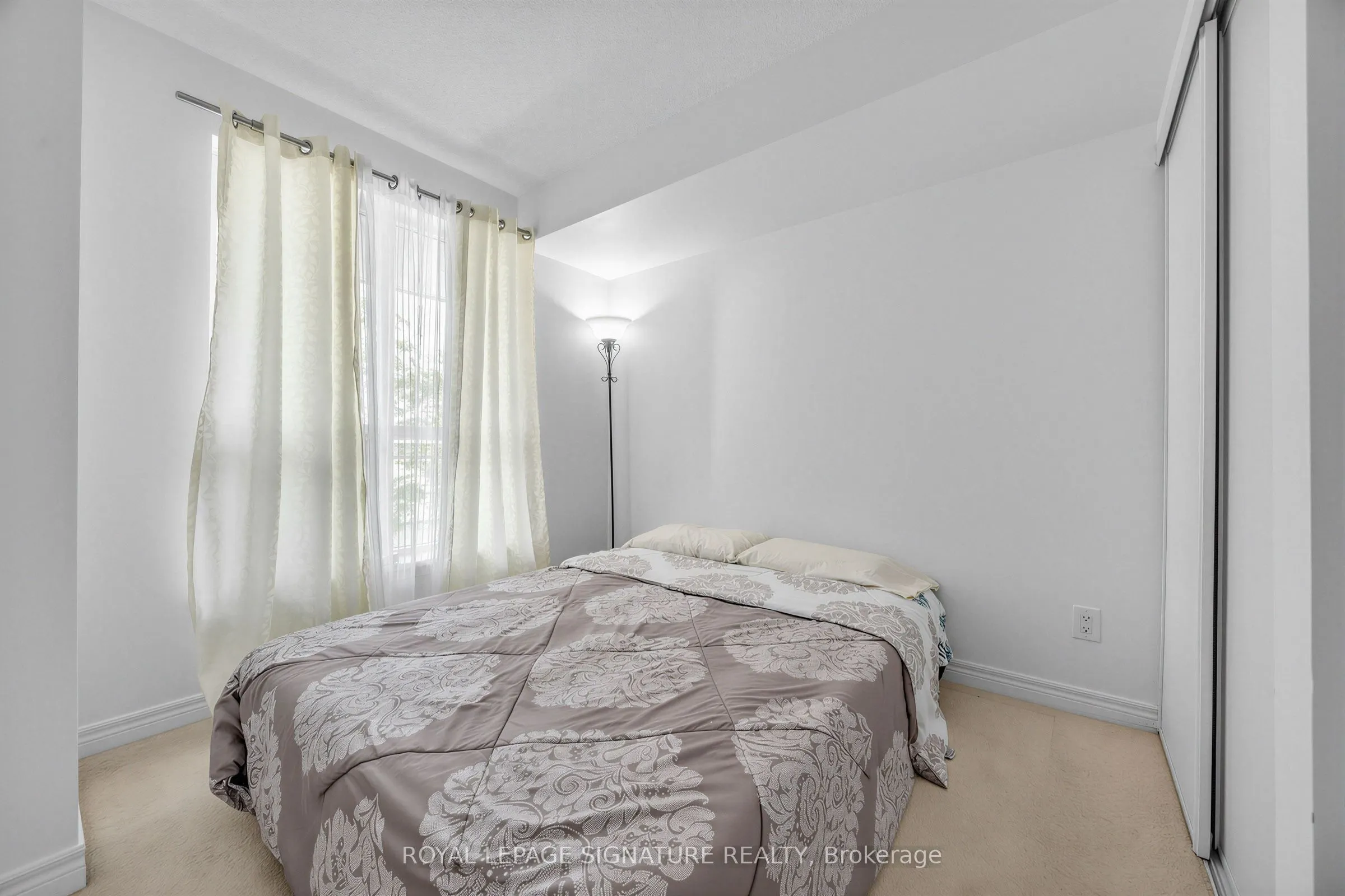 60 Fairfax Crescent #322