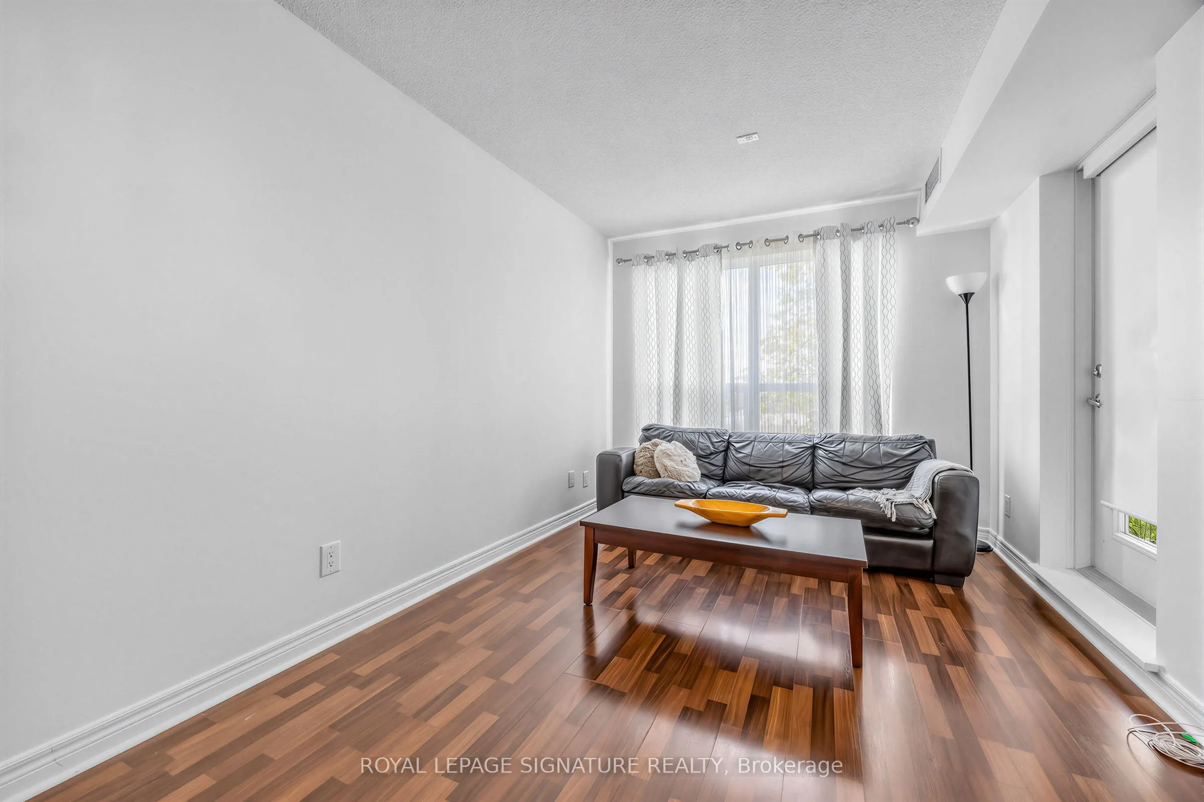 60 Fairfax Crescent #322
