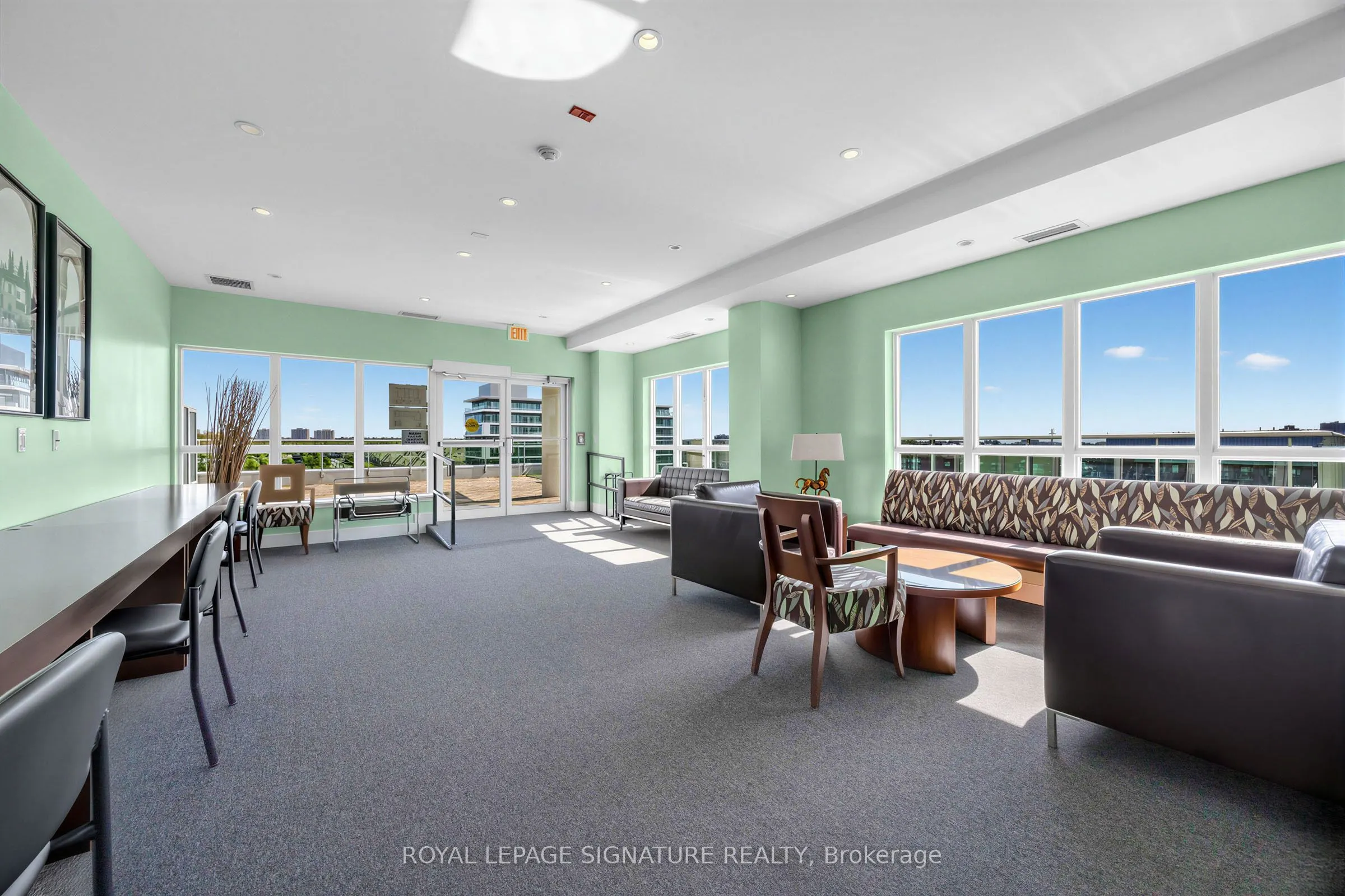60 Fairfax Crescent #322