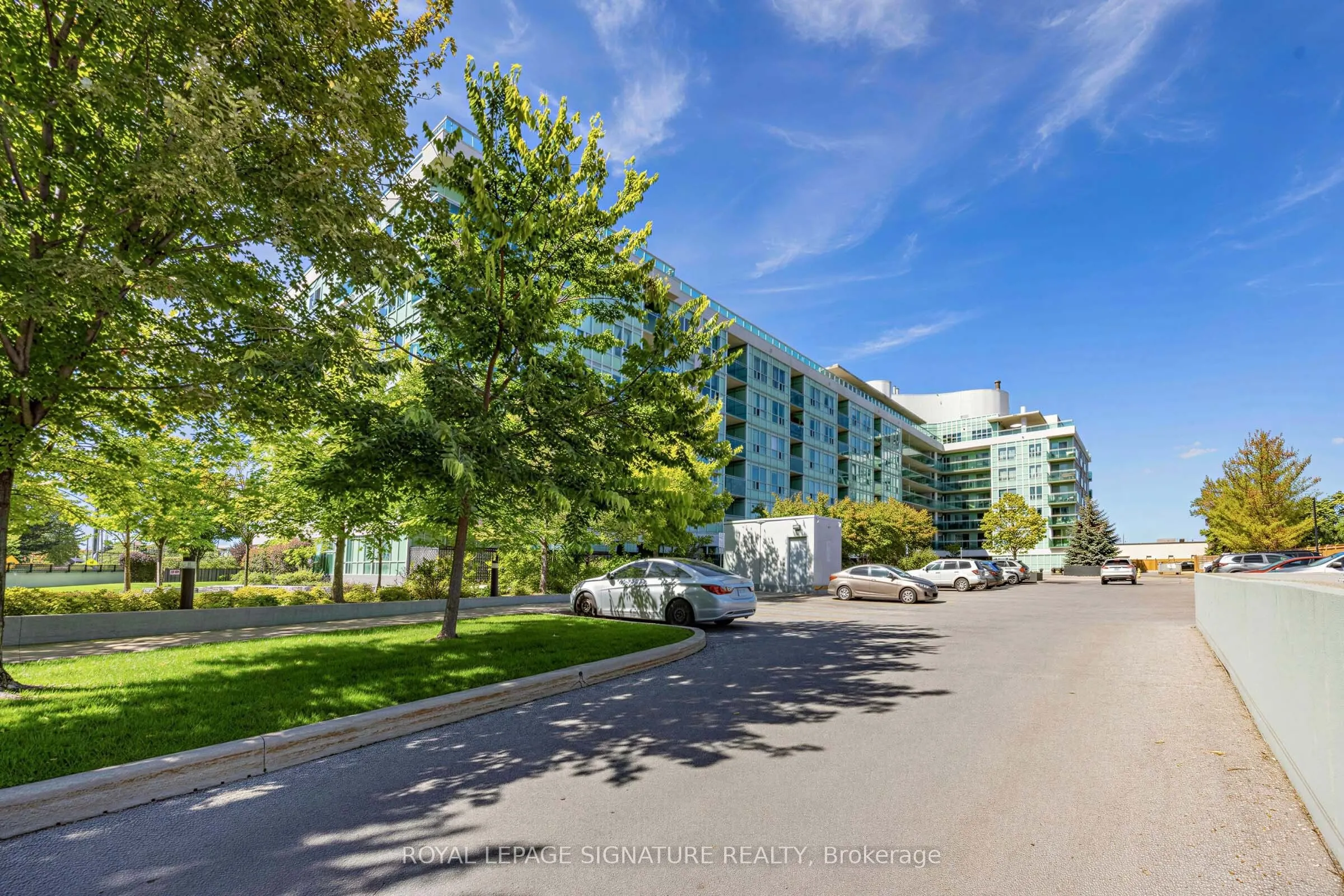 60 Fairfax Crescent #322