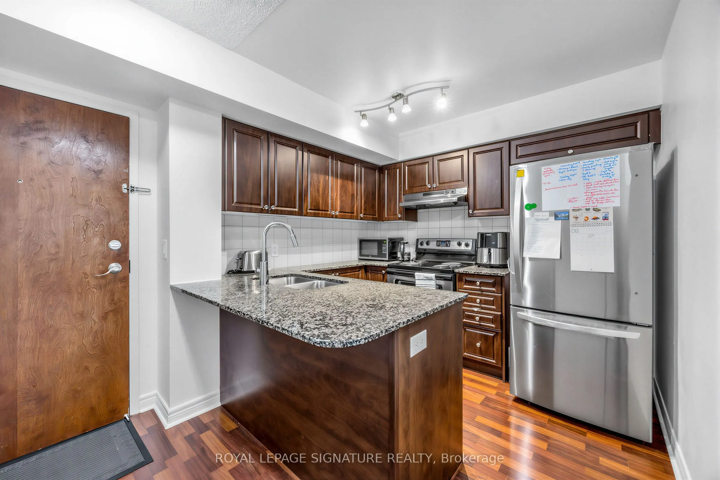 60 Fairfax Crescent #322