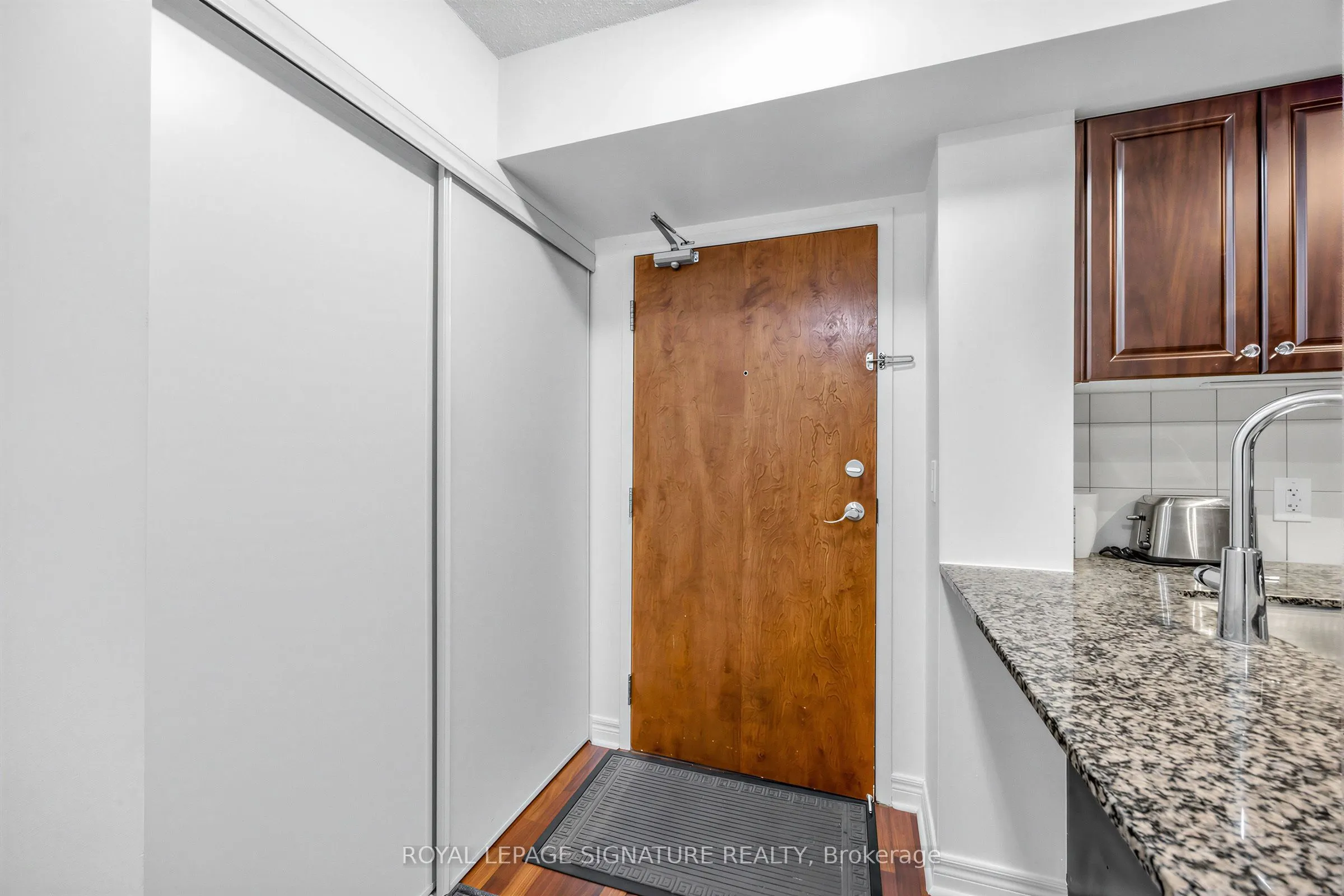 60 Fairfax Crescent #322