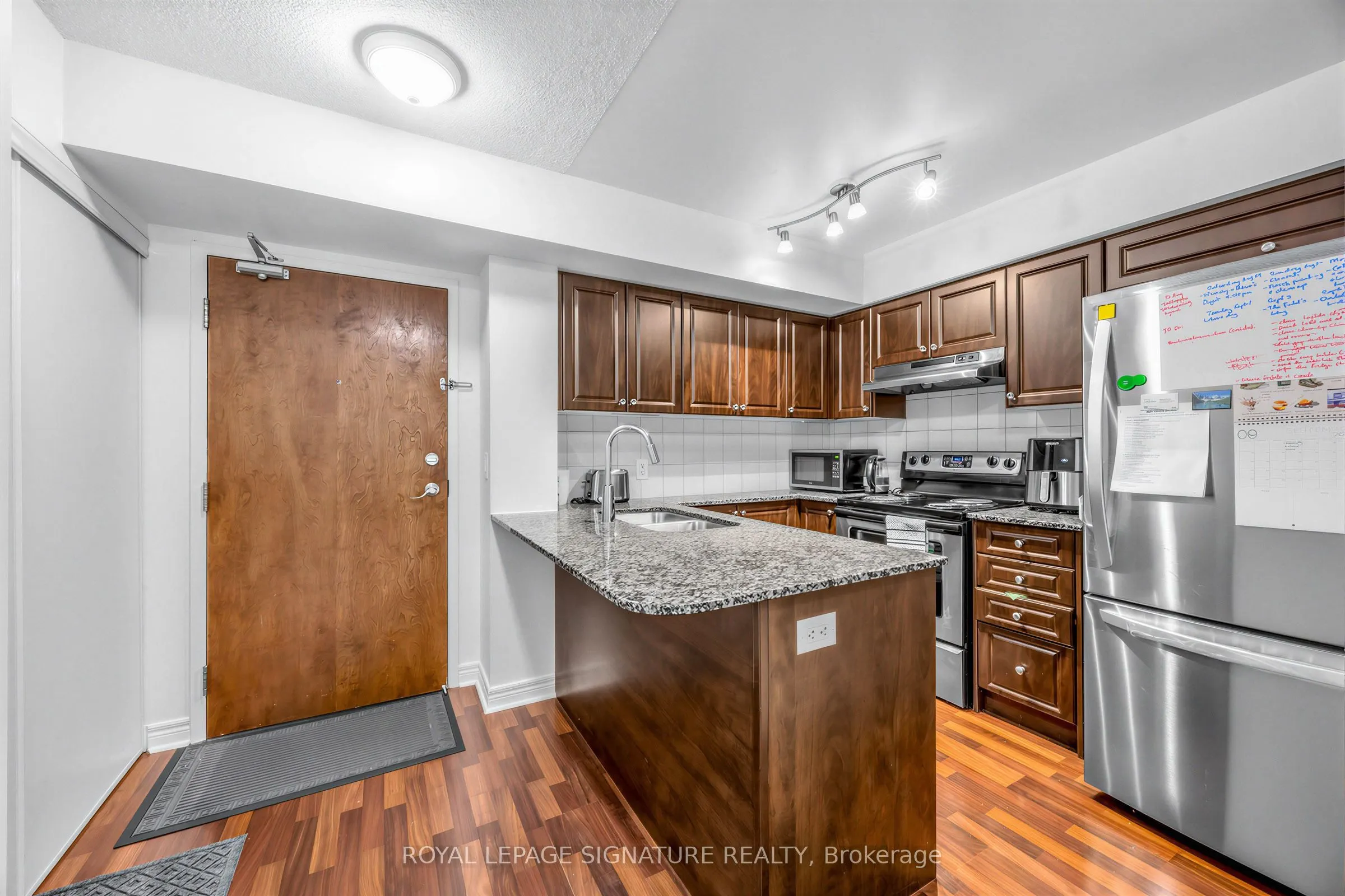 60 Fairfax Crescent #322