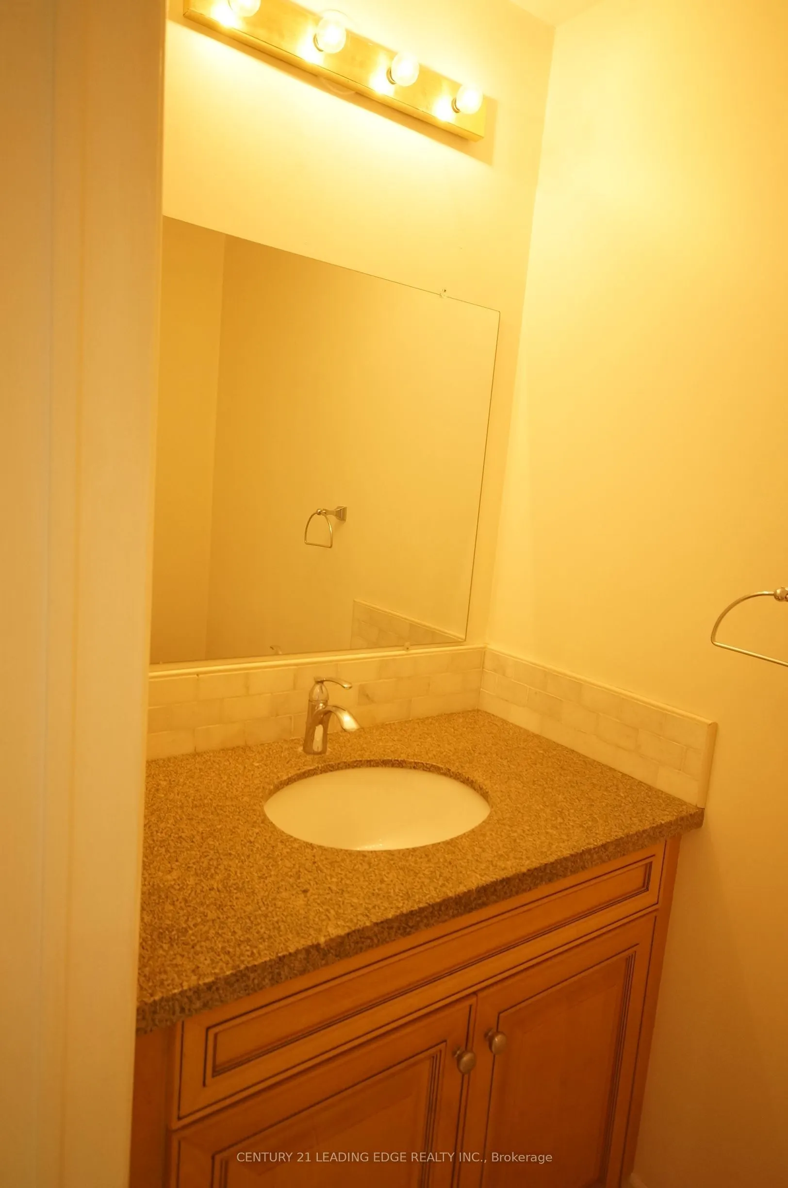 62 Daniels Crescent #UPPER