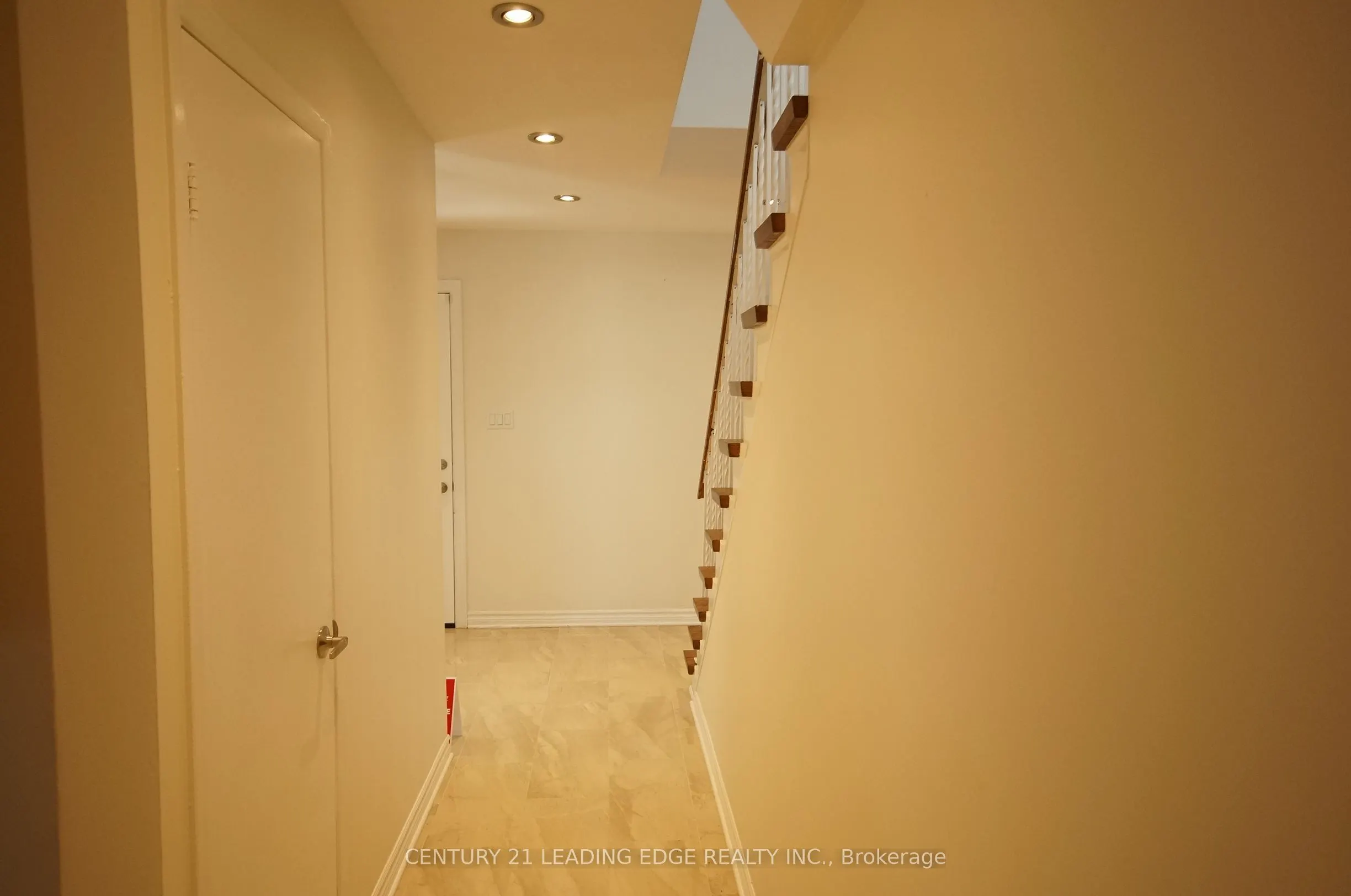 62 Daniels Crescent #UPPER