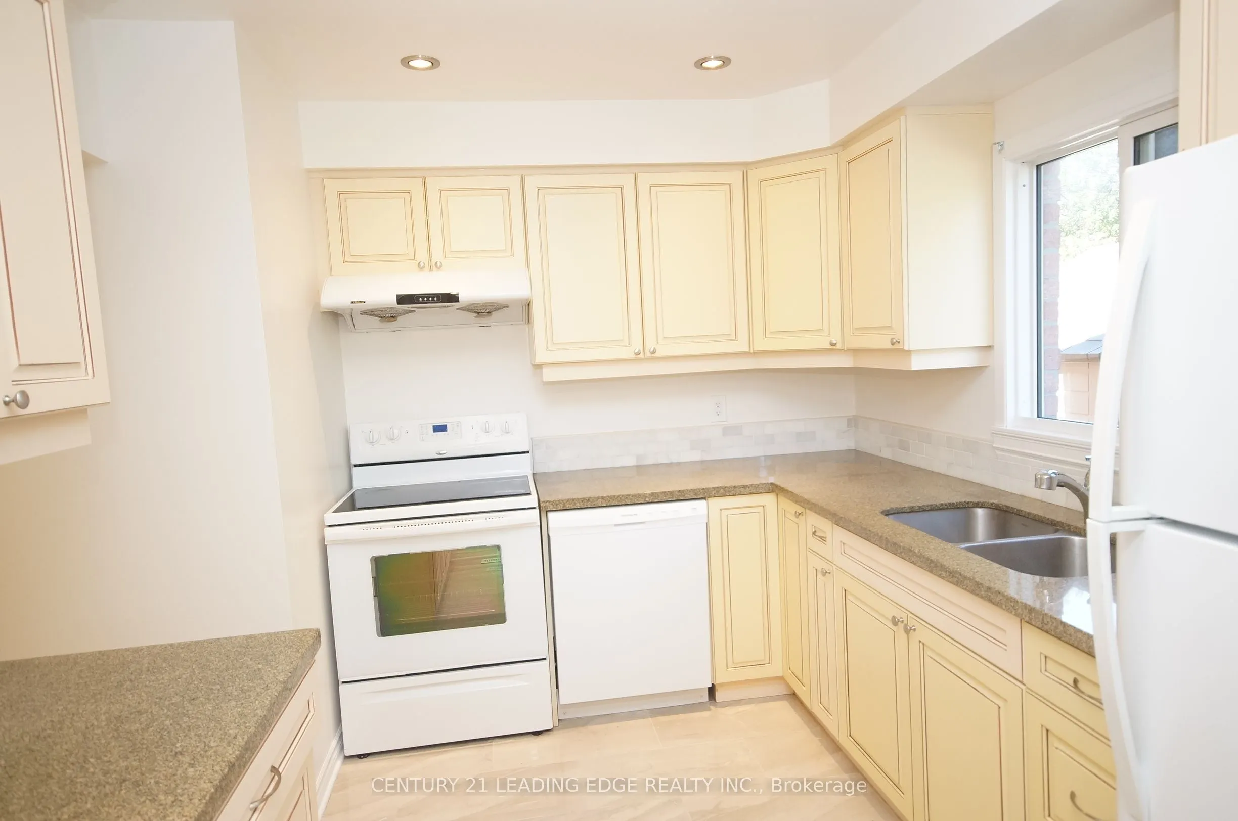62 Daniels Crescent #UPPER