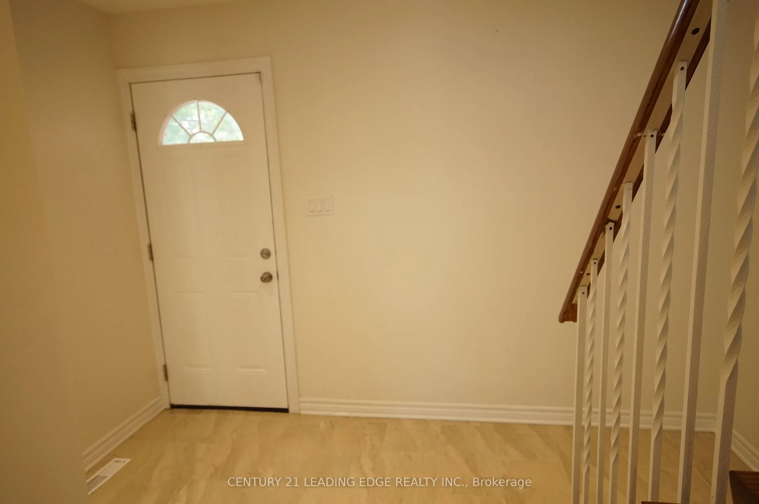 62 Daniels Crescent #UPPER