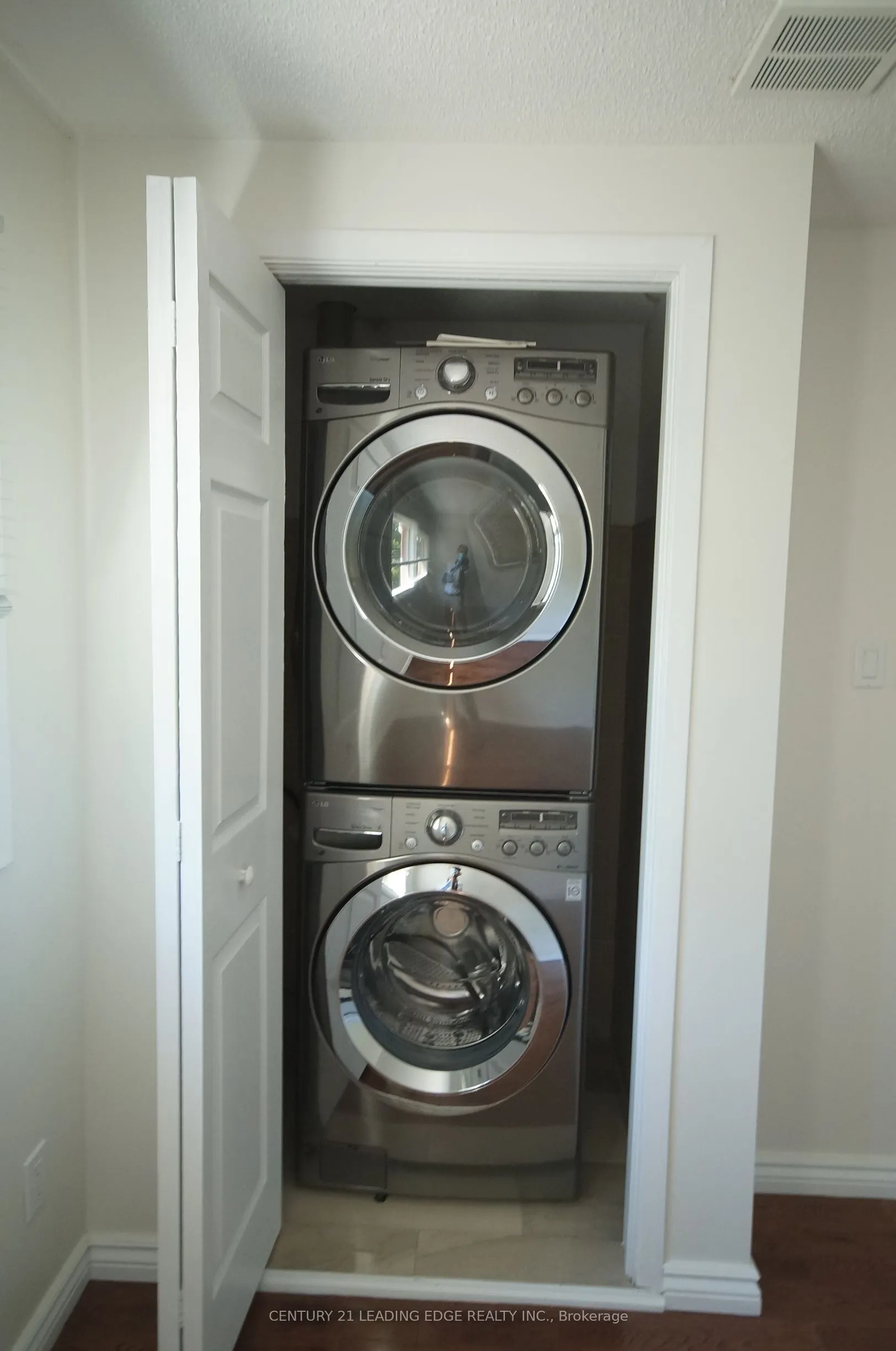62 Daniels Crescent #UPPER