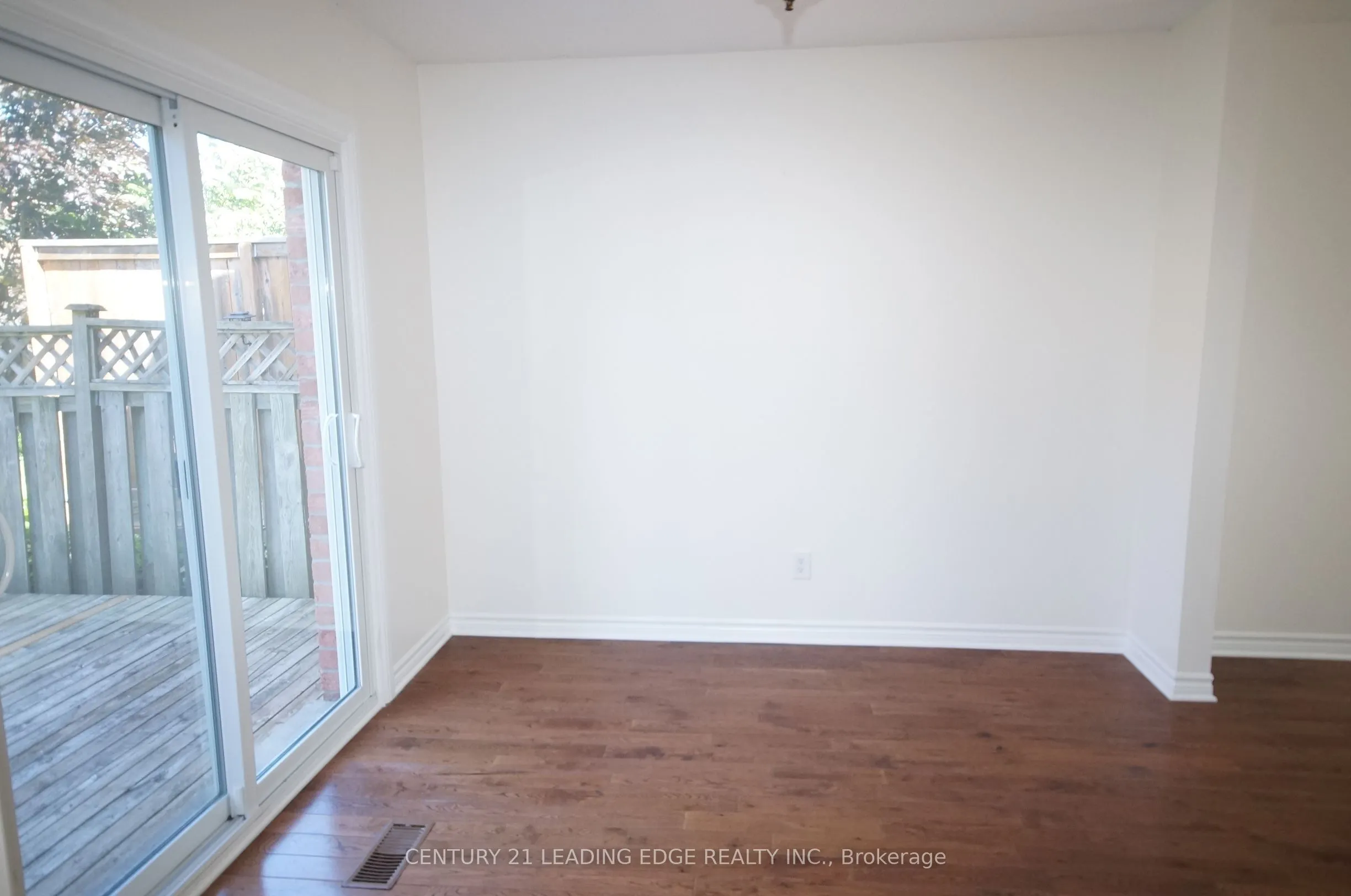 62 Daniels Crescent #UPPER