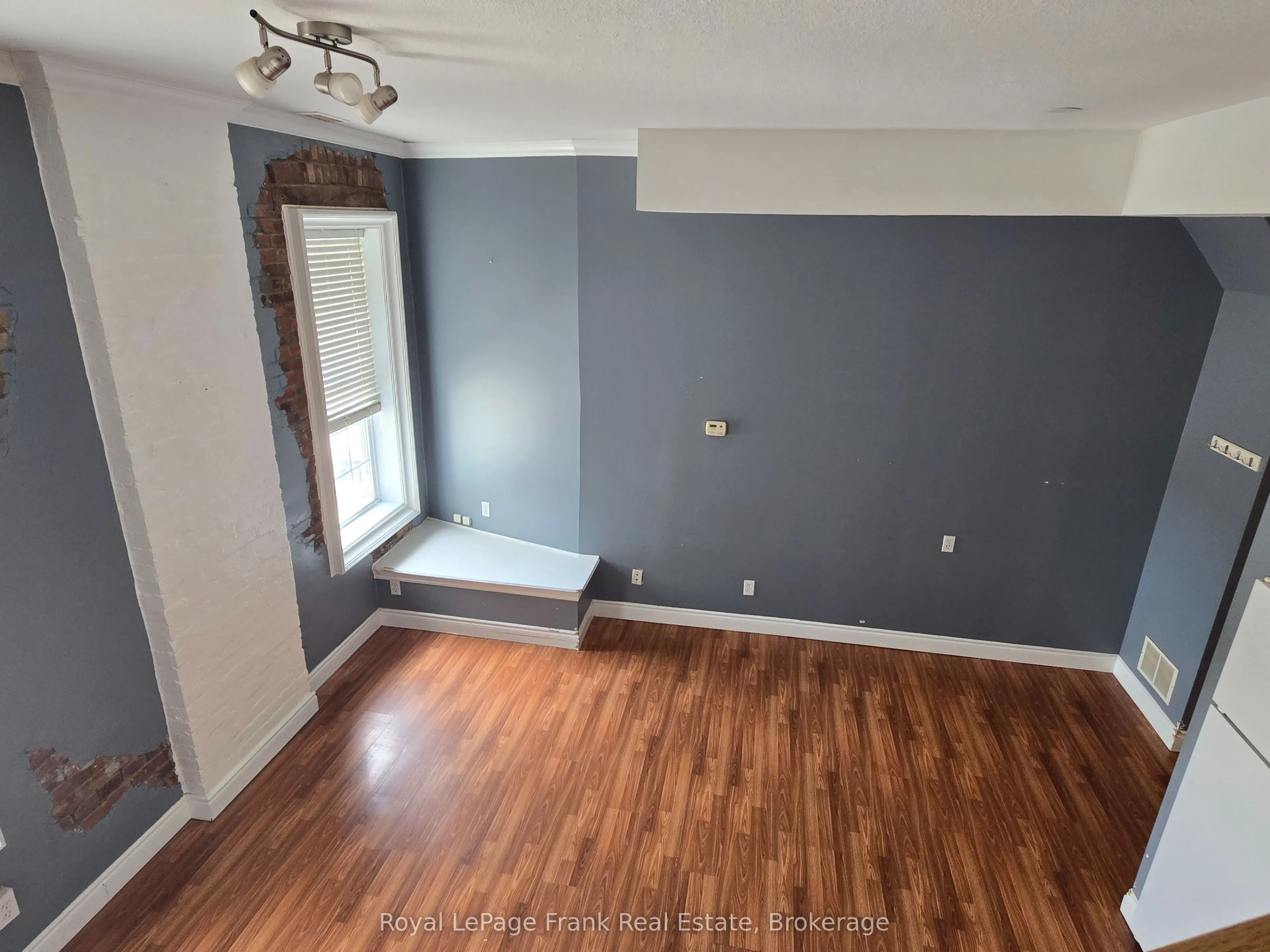 54 King Street E #207