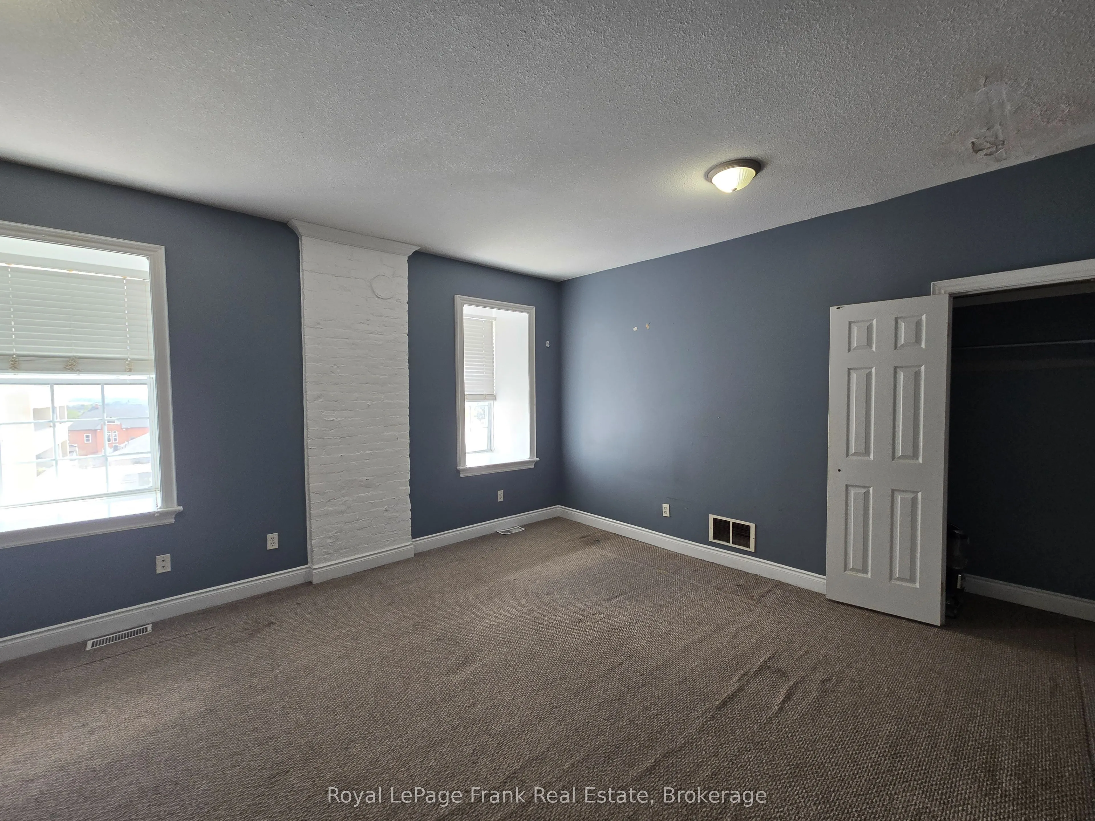 54 King Street E #207