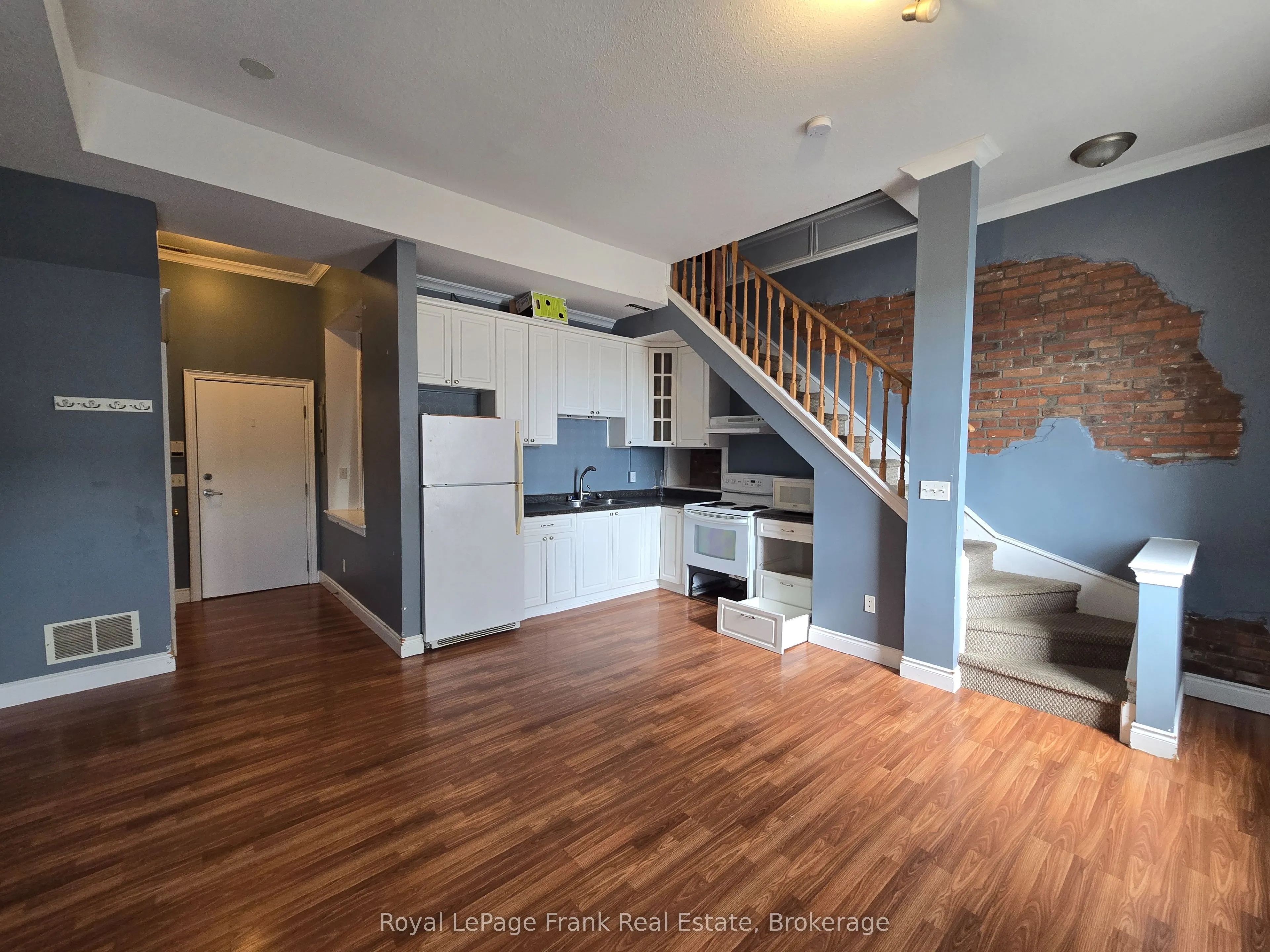 54 King Street E #207
