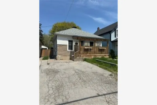 182 Bloor Street W