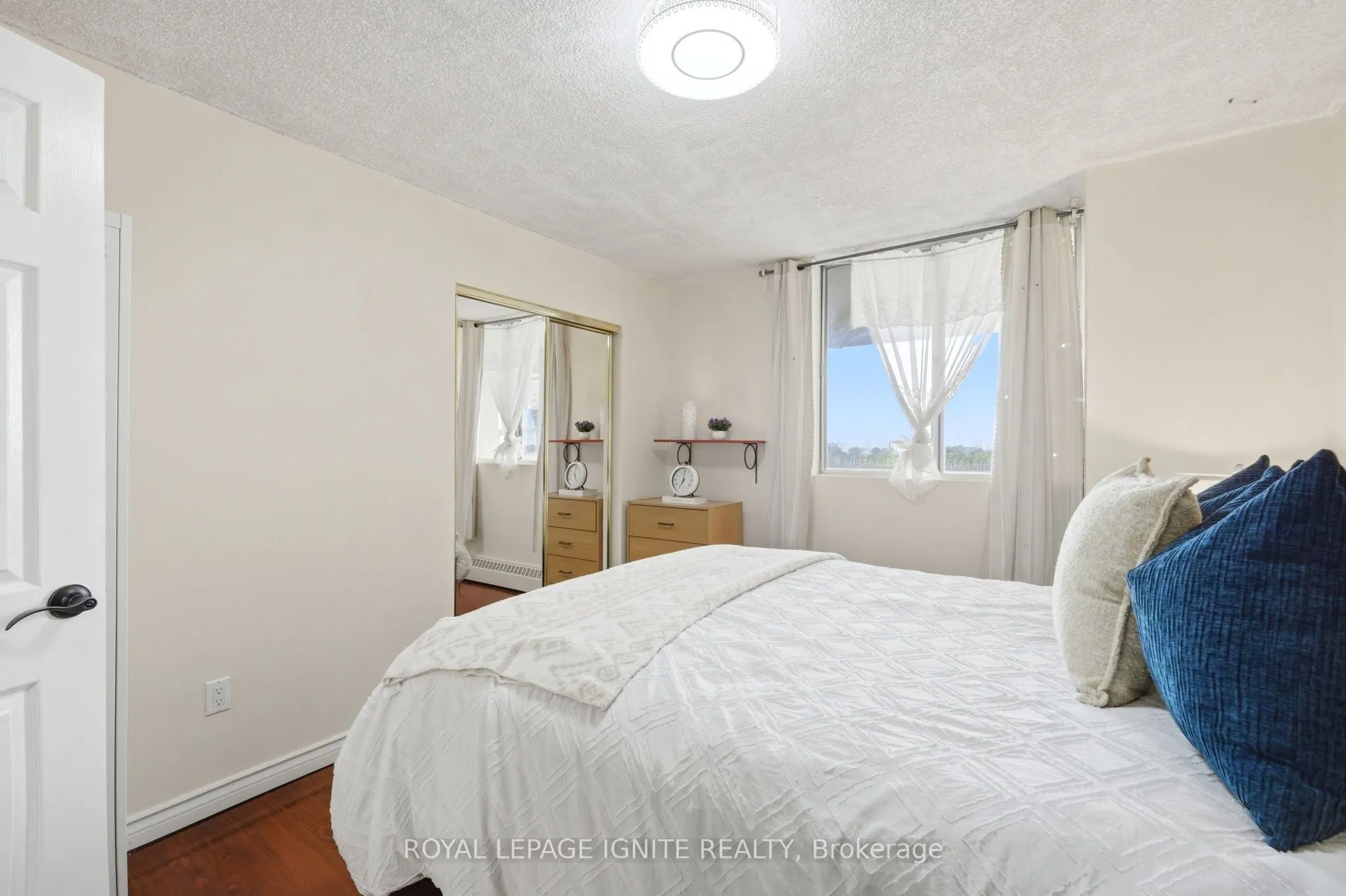 3380 Eglinton Avenue #903