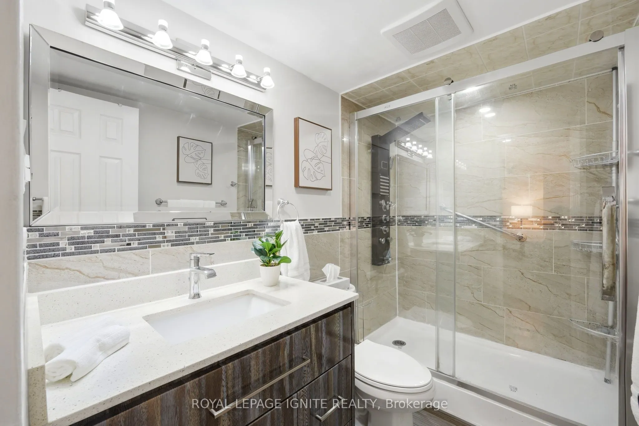 3380 Eglinton Avenue #903