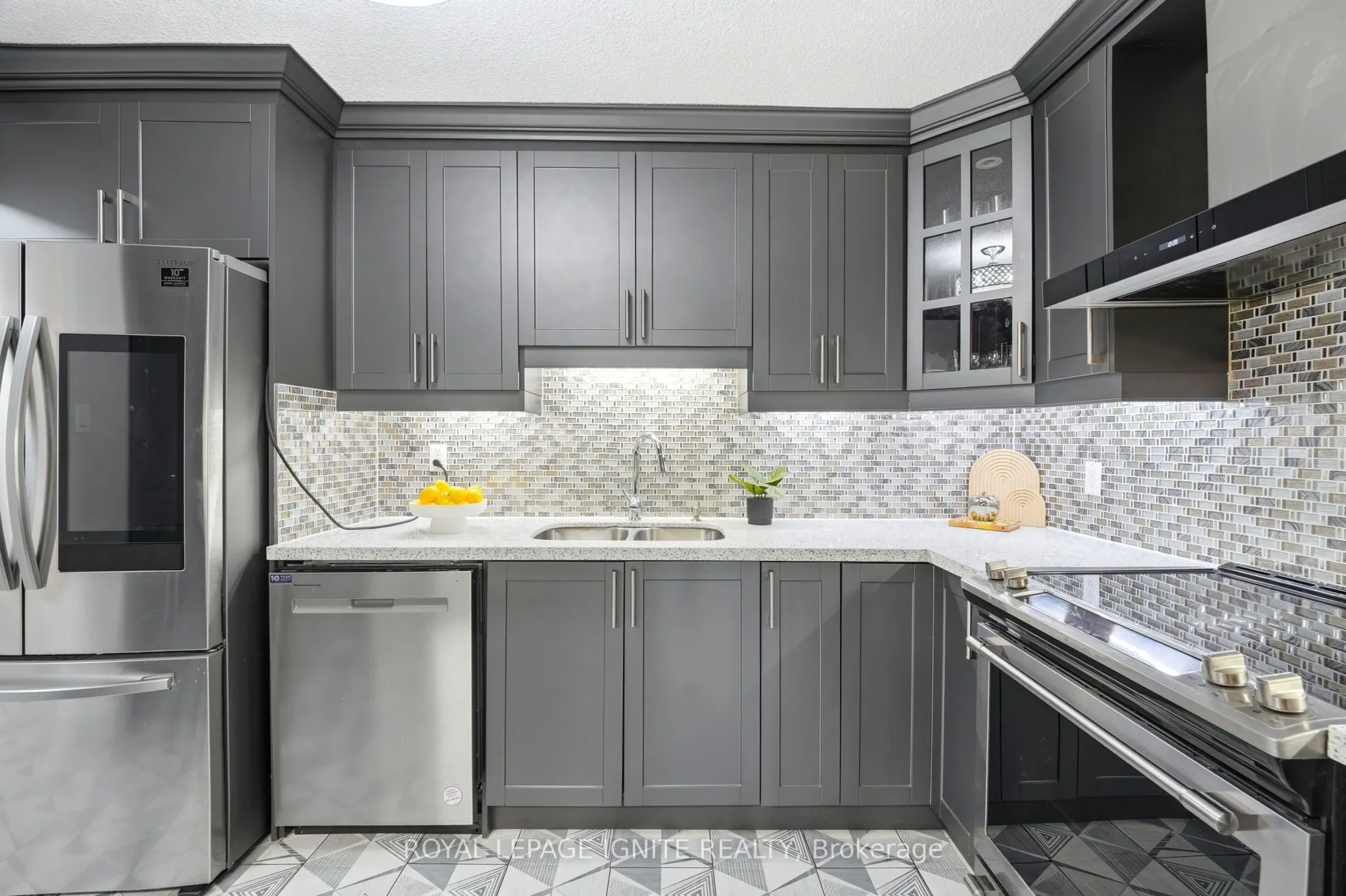 3380 Eglinton Avenue #903