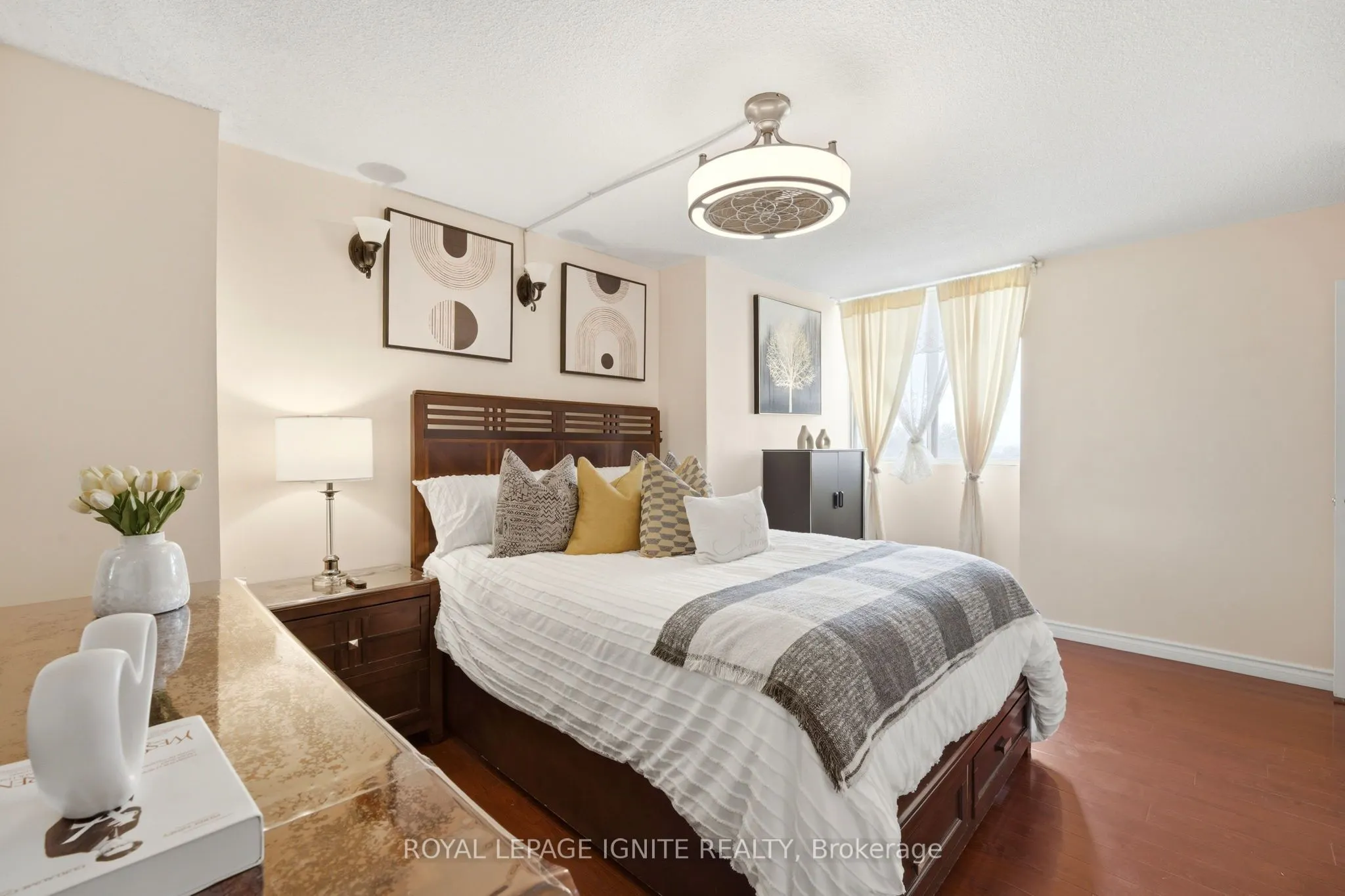 3380 Eglinton Avenue #903