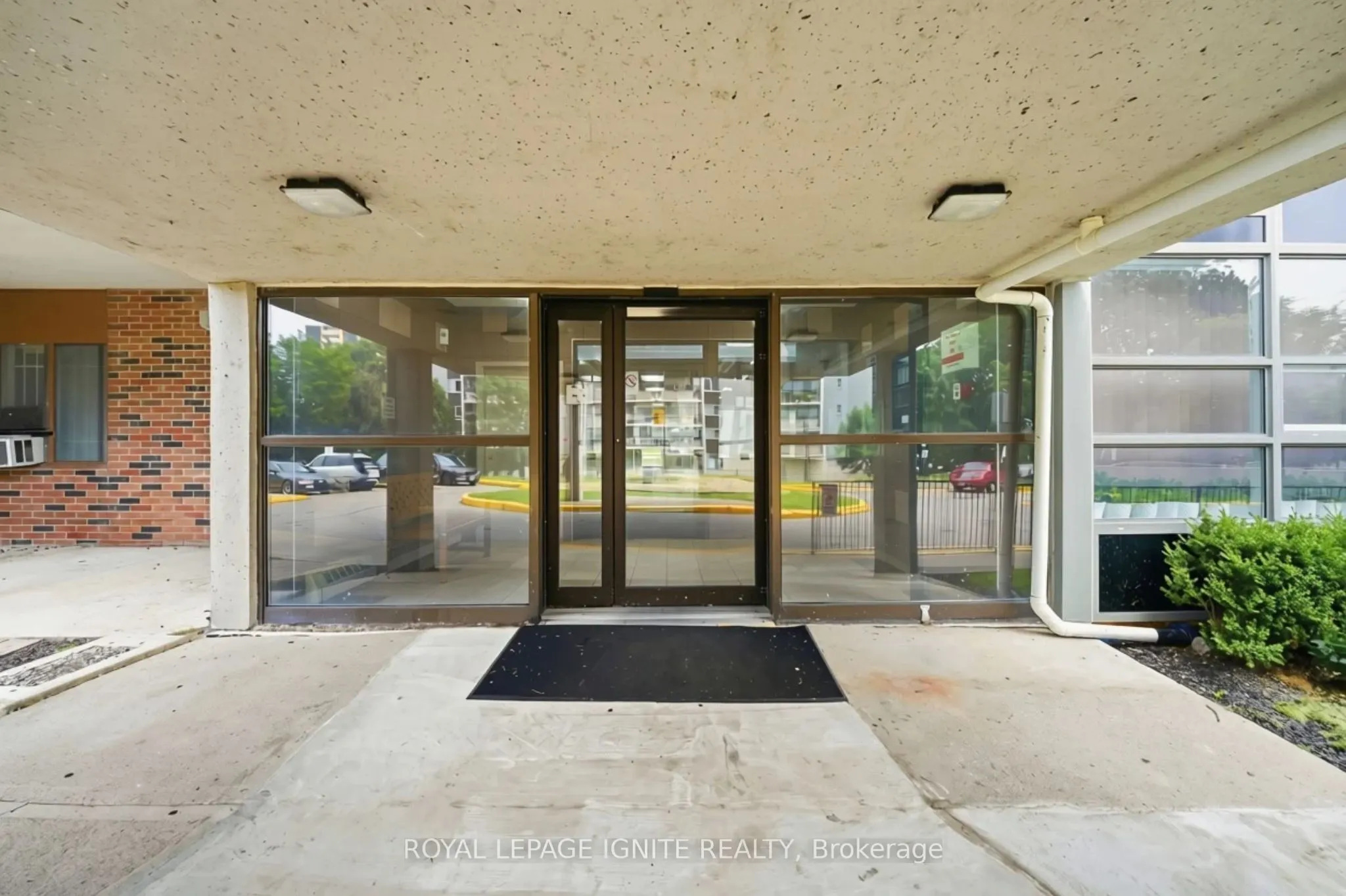 3380 Eglinton Avenue #903
