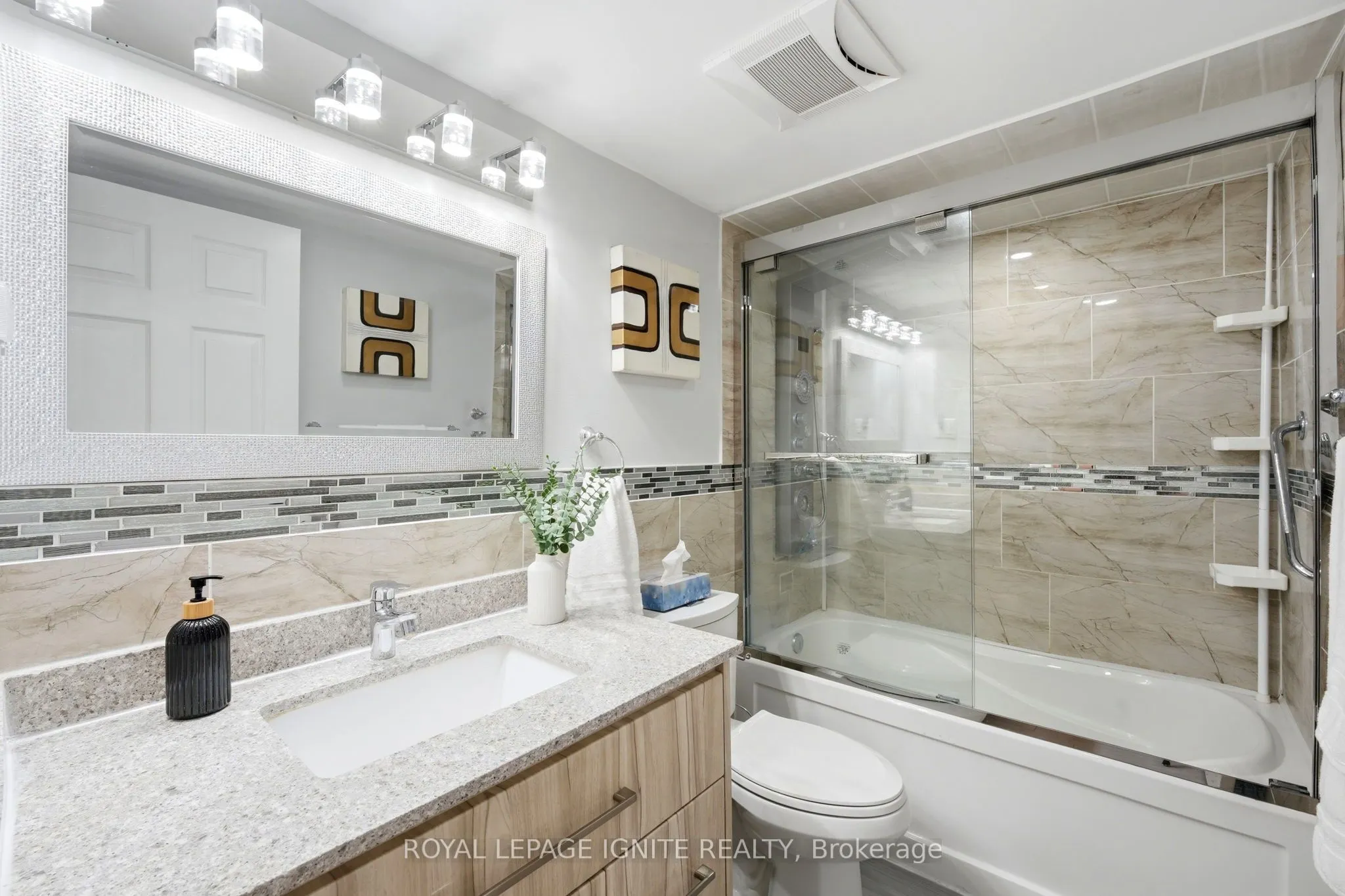 3380 Eglinton Avenue #903
