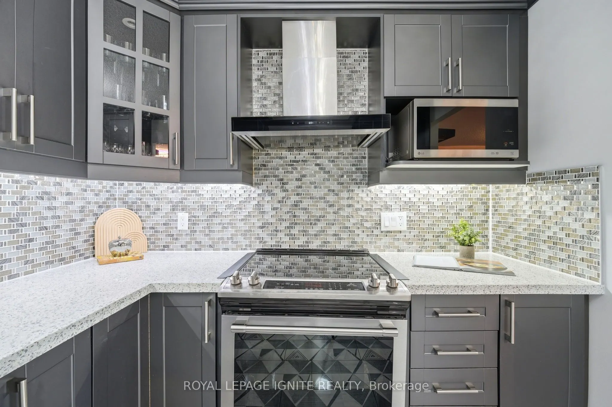 3380 Eglinton Avenue #903