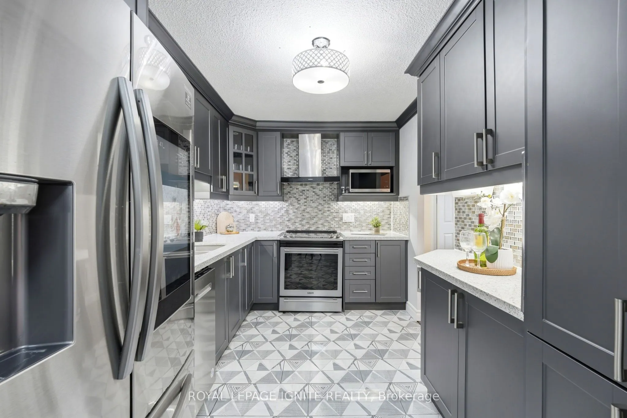 3380 Eglinton Avenue #903