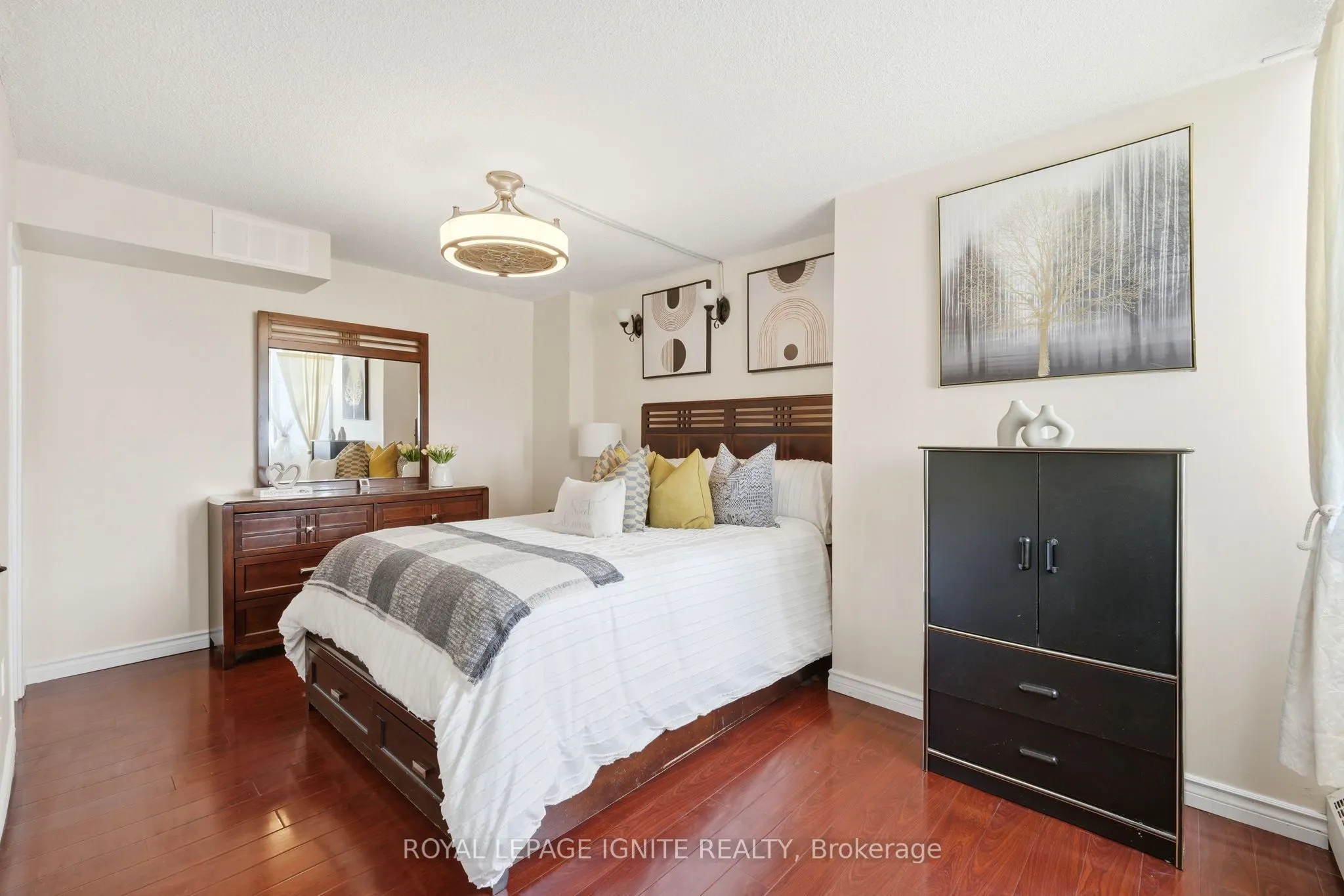 3380 Eglinton Avenue #903