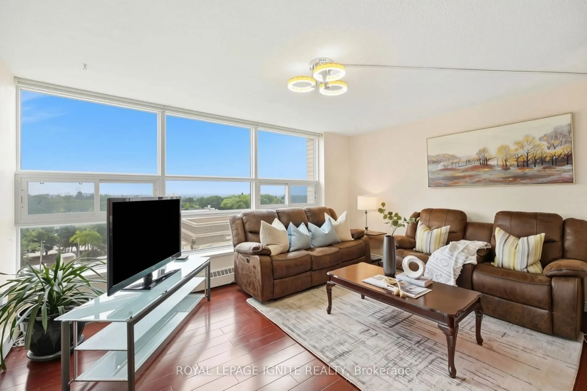 3380 Eglinton Avenue #903
