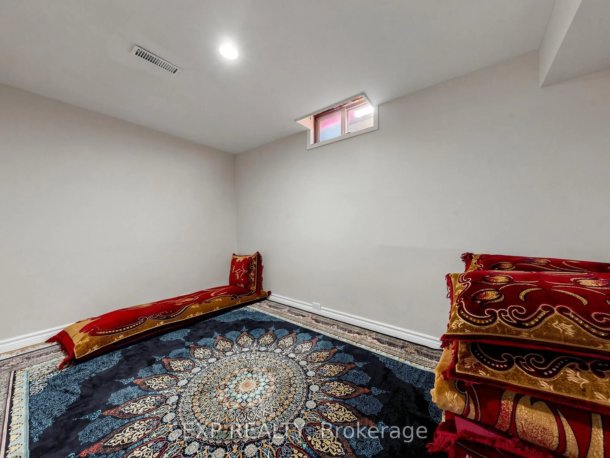 28 Longfellow Court