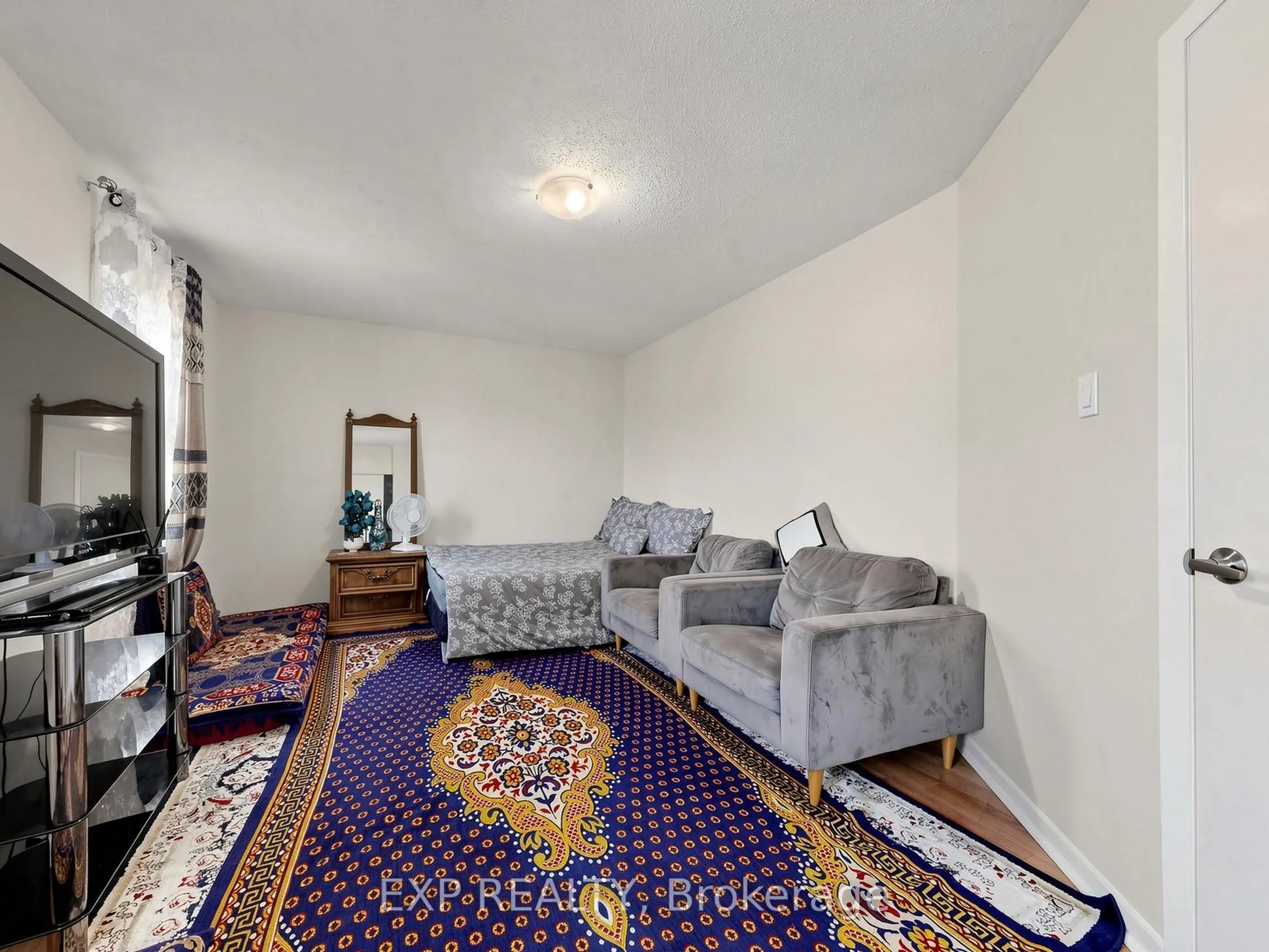 28 Longfellow Court