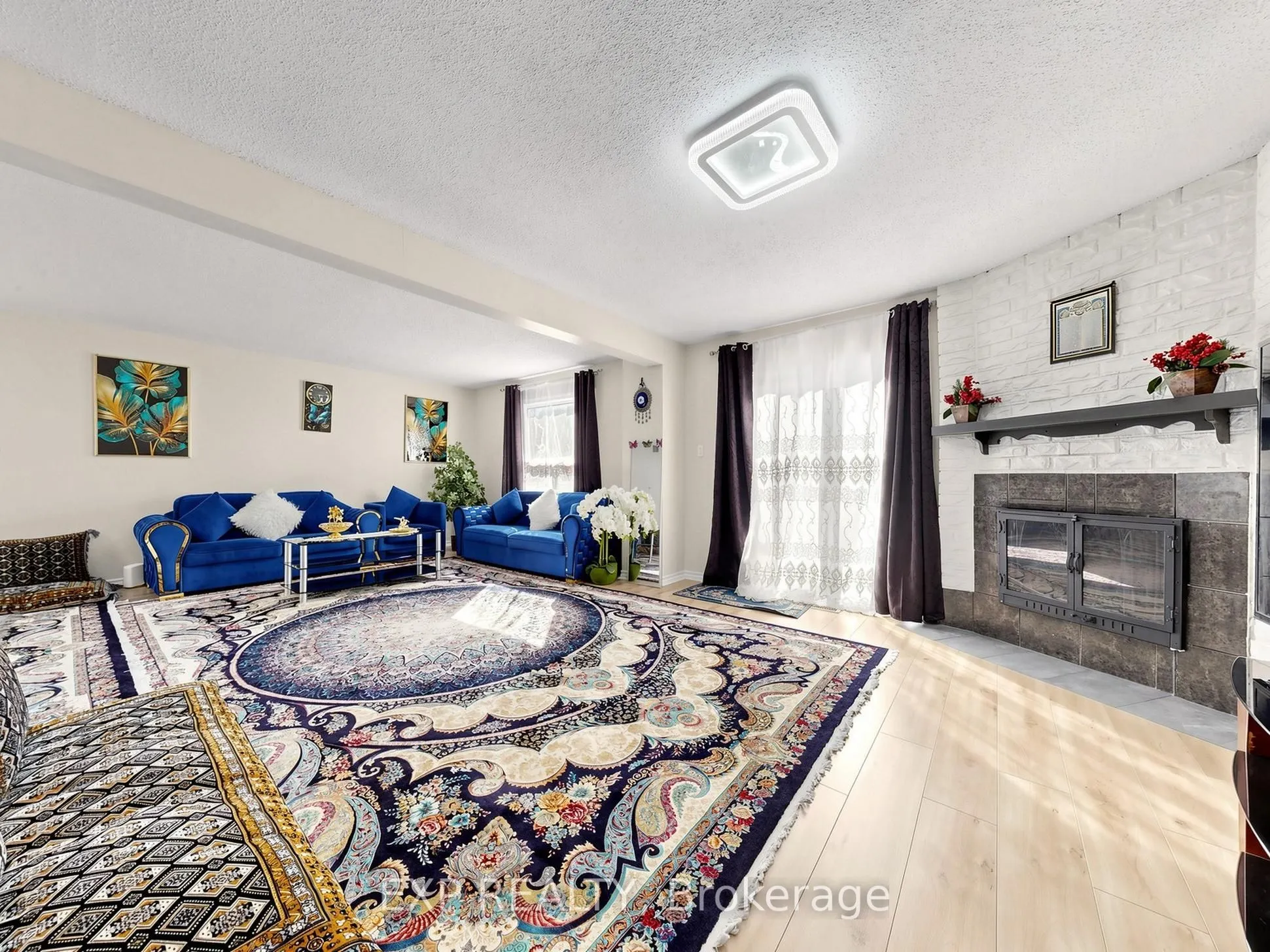 28 Longfellow Court