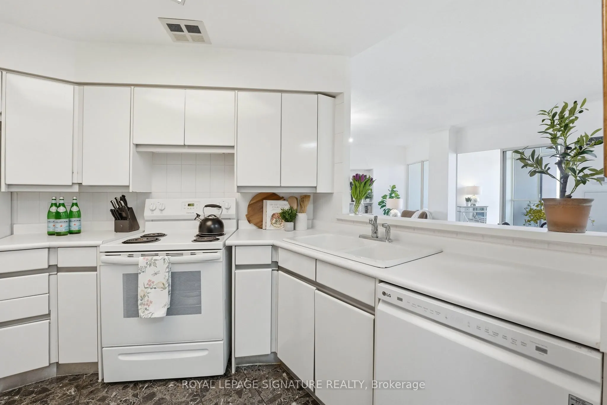 20 Guildwood Parkway #PH1