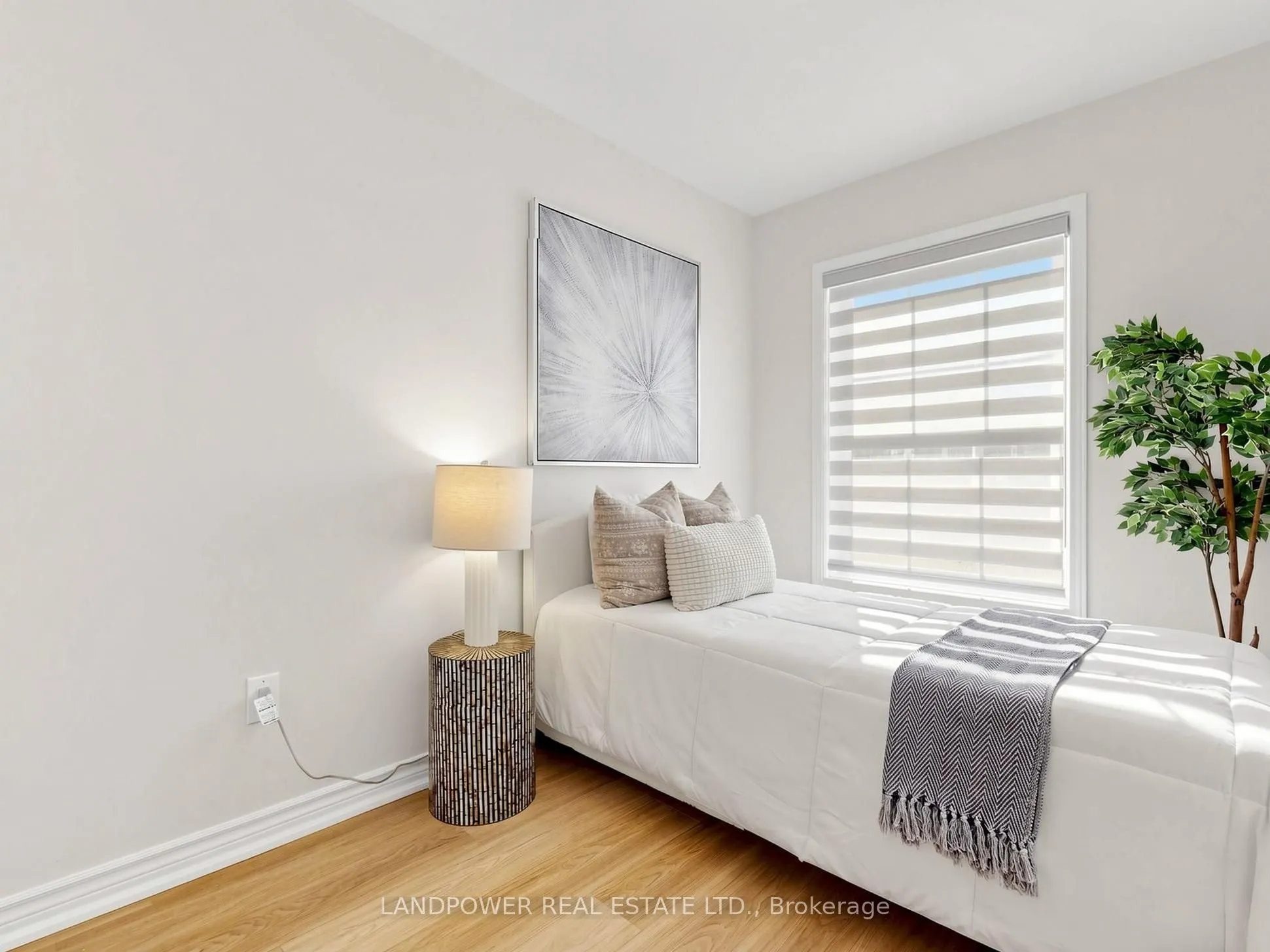 821 Sandhurst Circle #11