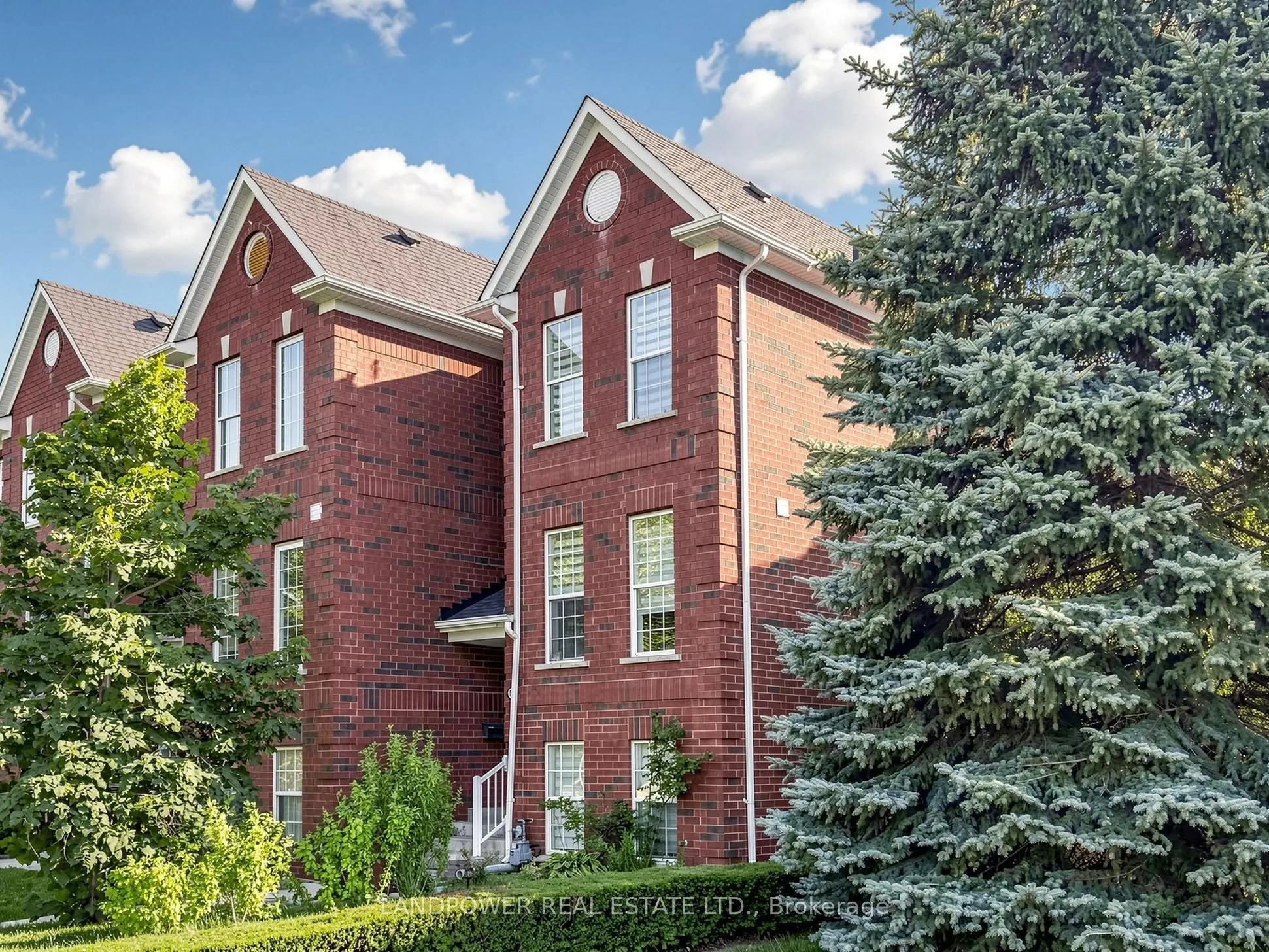 821 Sandhurst Circle #11