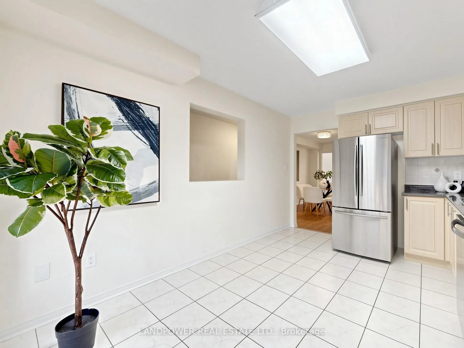 821 Sandhurst Circle #11